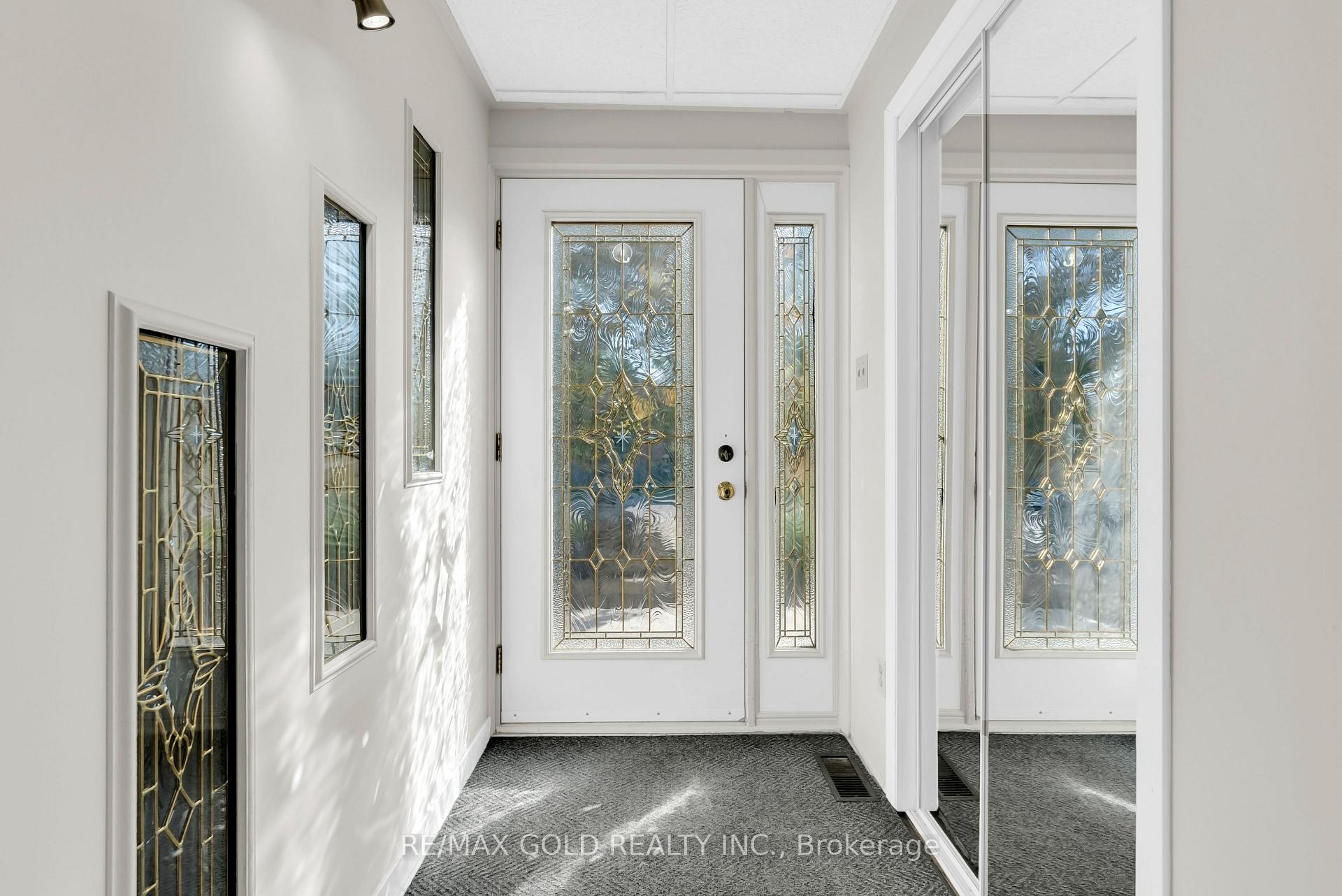 Photo 4 of 2520 Constable Road, Mississauga, Clarkson — HOMEH