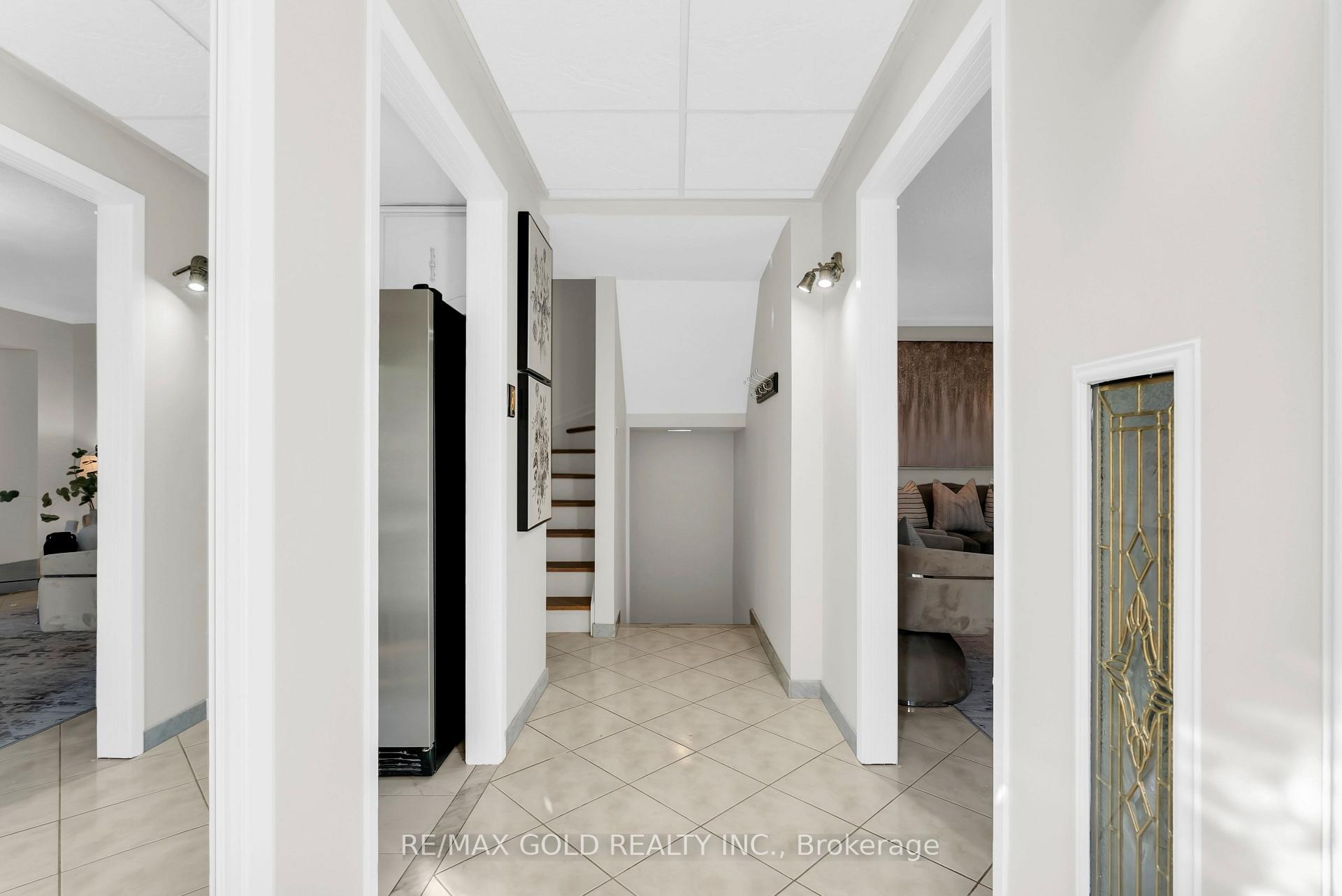 Photo 7 of 2520 Constable Road, Mississauga, Clarkson — HOMEH