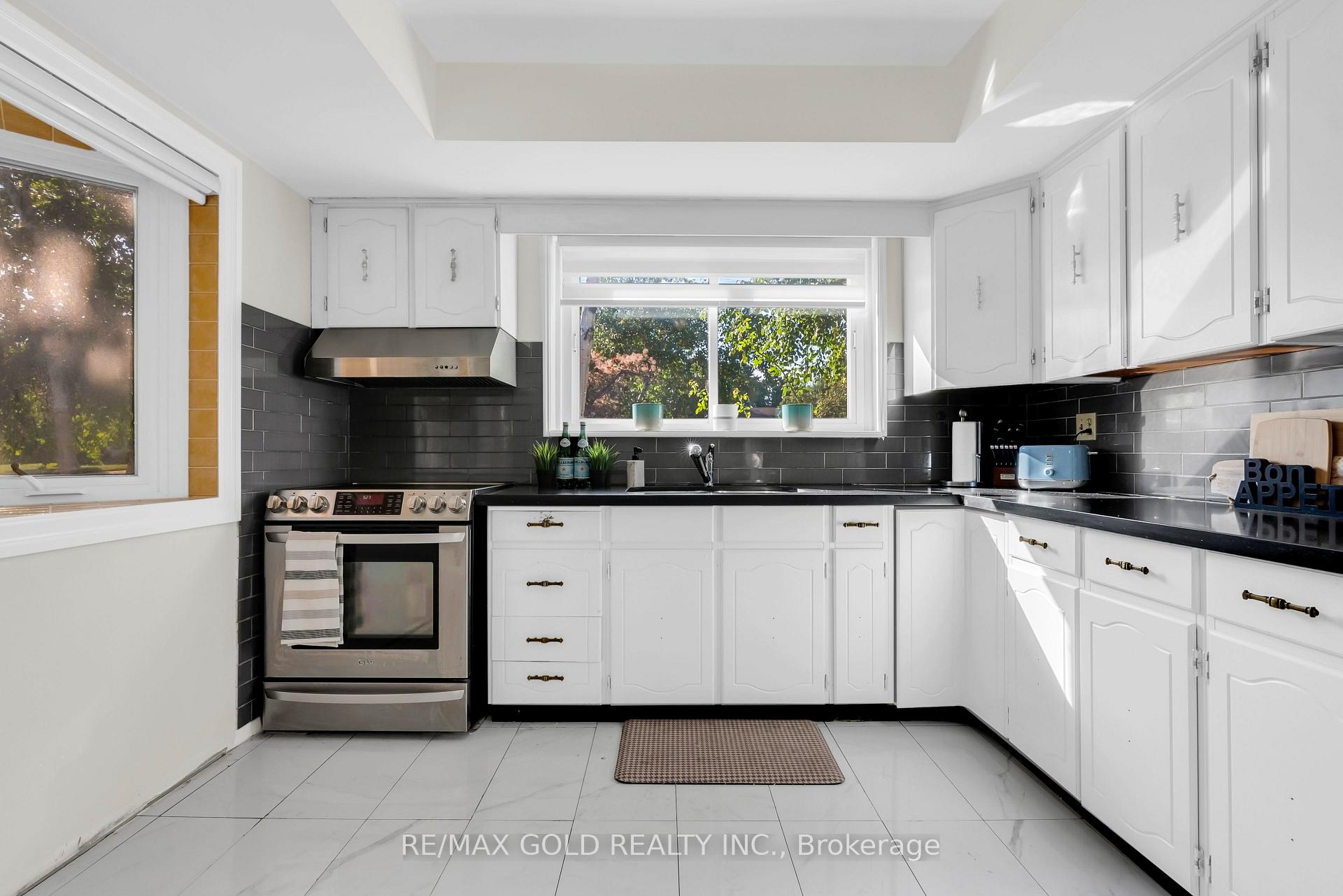 Photo 9 of 2520 Constable Road, Mississauga, Clarkson — HOMEH