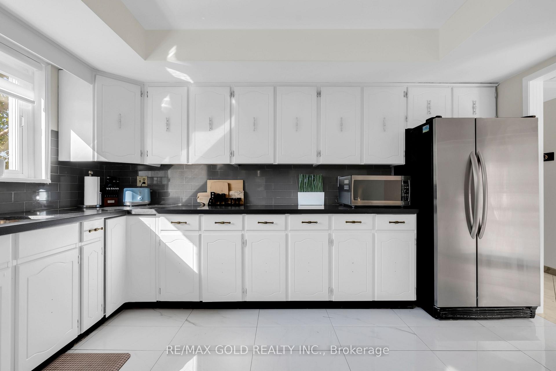 Photo 10 of 2520 Constable Road, Mississauga, Clarkson — HOMEH