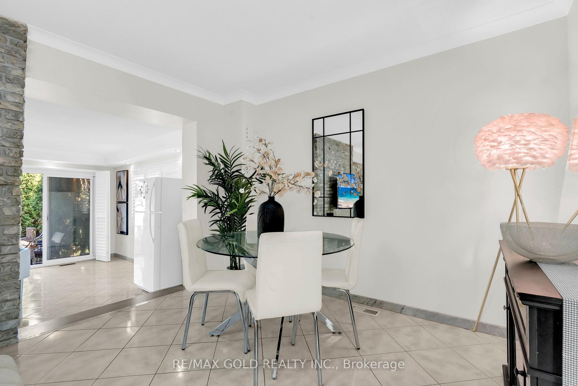 Photo 11 of 2520 Constable Road, Mississauga, Clarkson — HOMEH