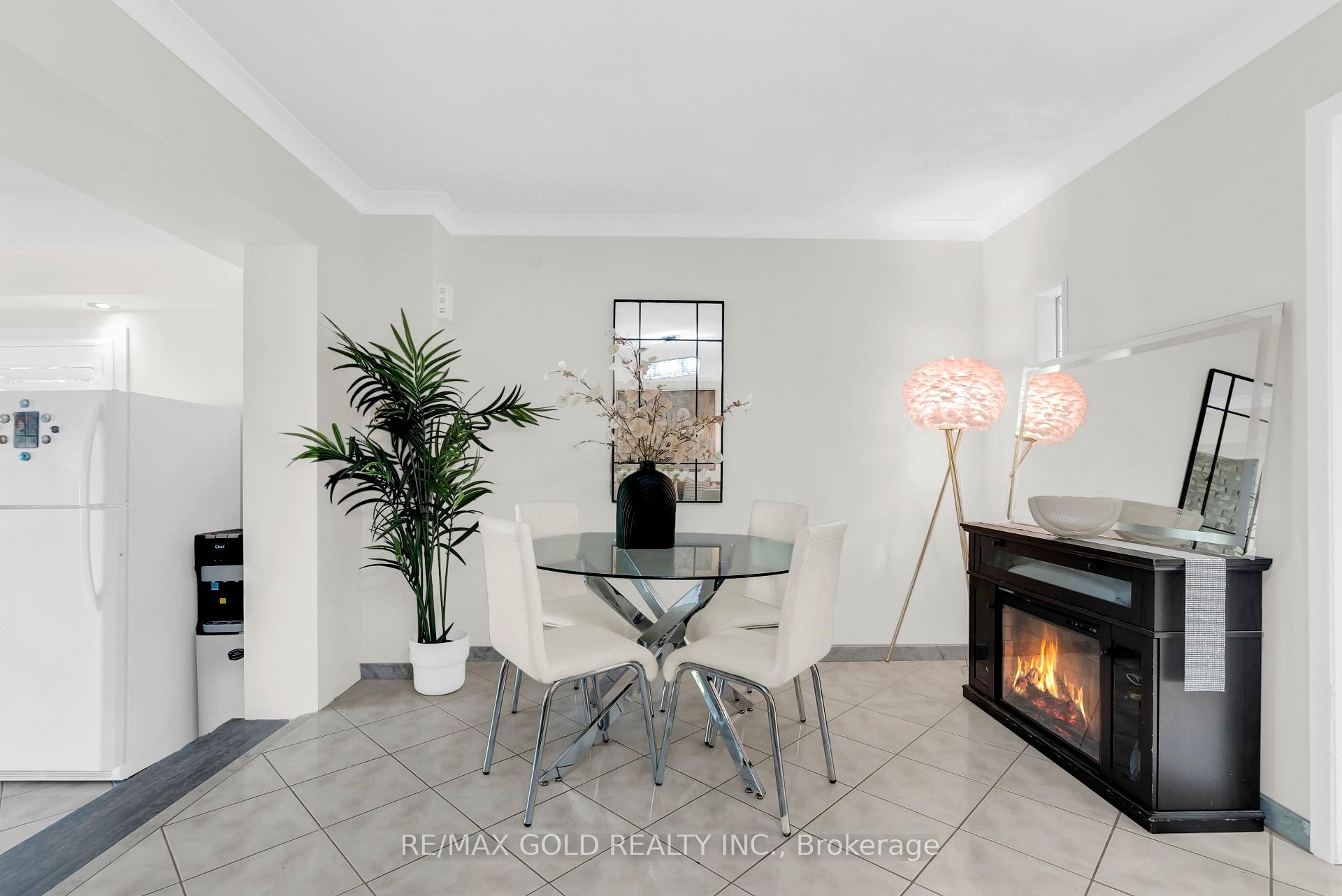Photo 12 of 2520 Constable Road, Mississauga, Clarkson — HOMEH