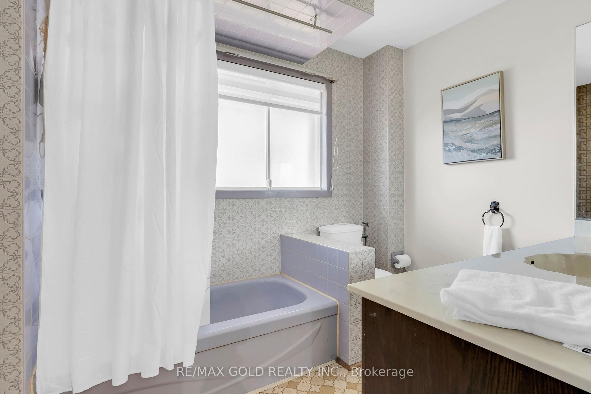 Photo 19 of 2520 Constable Road, Mississauga, Clarkson — HOMEH