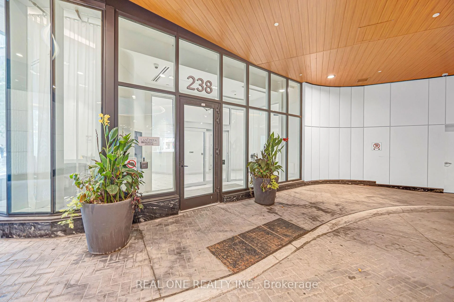 Photo 3 of Unit 1607, 238 Simcoe Street, Toronto, Kensington-Chinatown — HOMEH