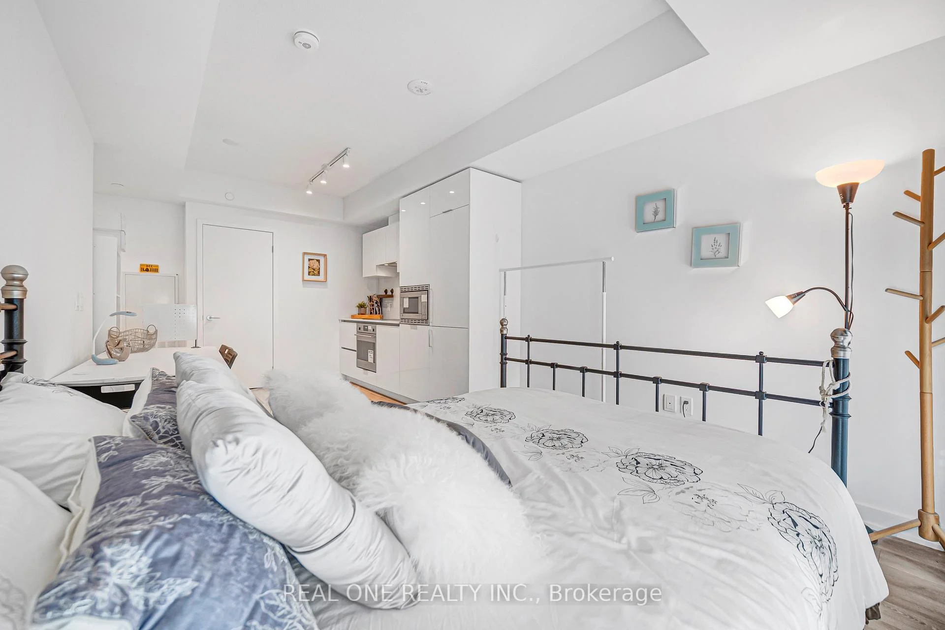 Photo 6 of Unit 1607, 238 Simcoe Street, Toronto, Kensington-Chinatown — HOMEH