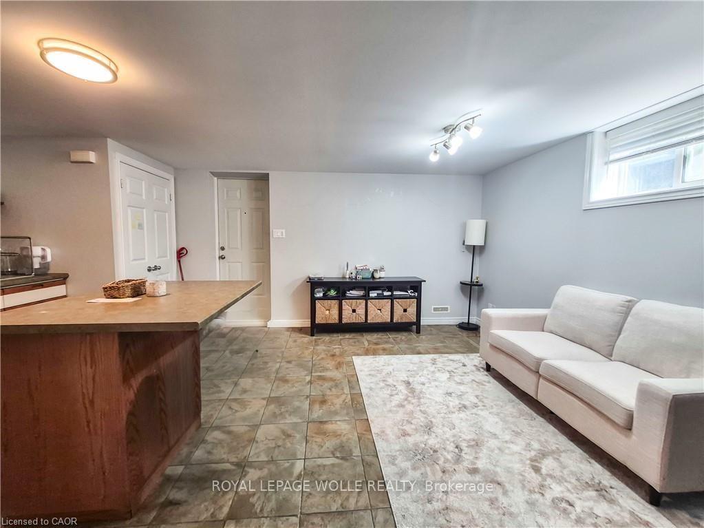 Photo 3 of Unit B, 326 Victoria Street, Kitchener, Cherry Hill — HOMEH
