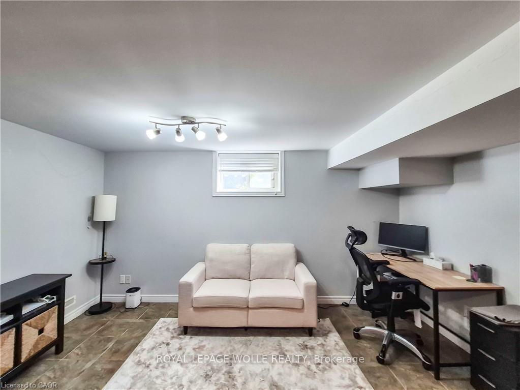 Photo 4 of Unit B, 326 Victoria Street, Kitchener, Cherry Hill — HOMEH