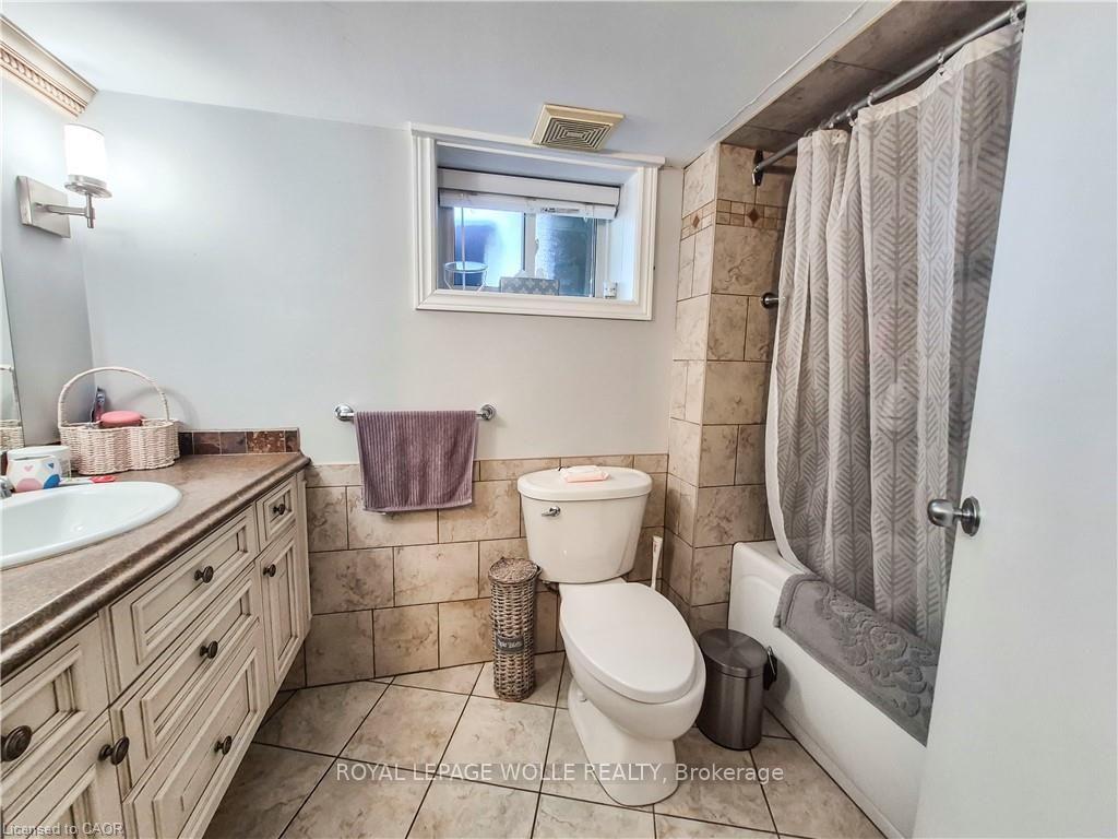 Photo 5 of Unit B, 326 Victoria Street, Kitchener, Cherry Hill — HOMEH