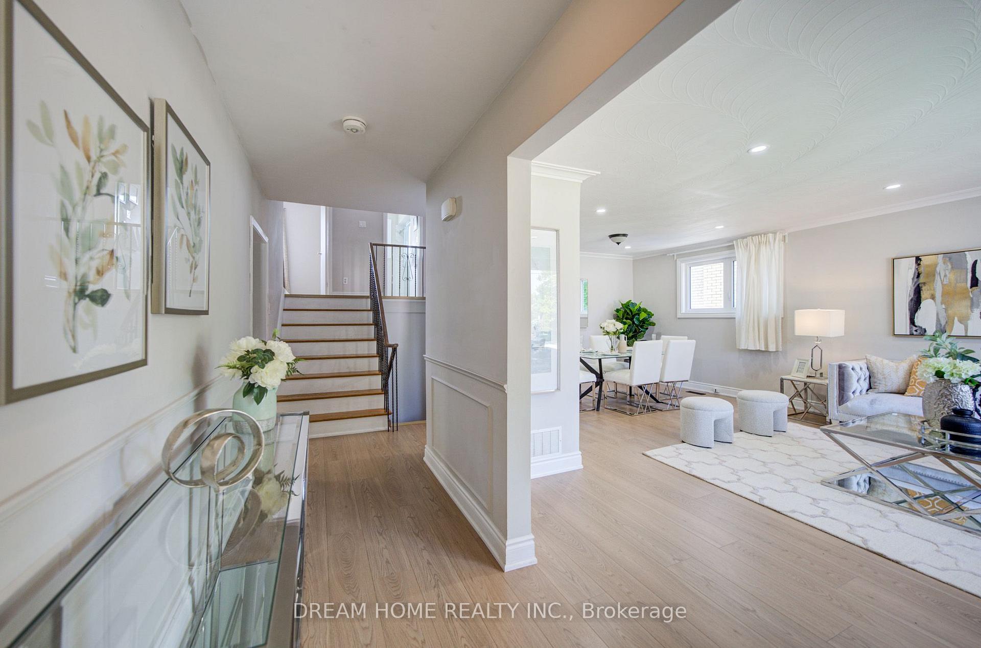 Photo 3 of 1323 Shamir Crescent, Mississauga, Erindale — HOMEH