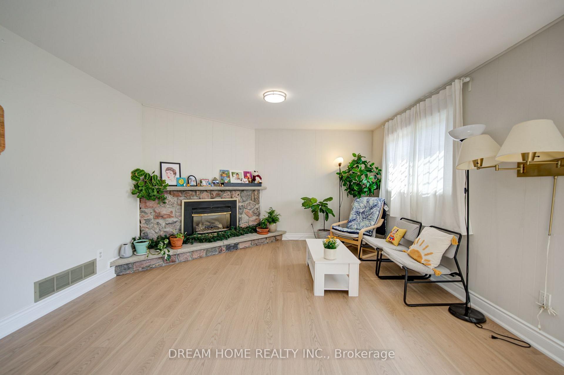 Photo 17 of 1323 Shamir Crescent, Mississauga, Erindale — HOMEH