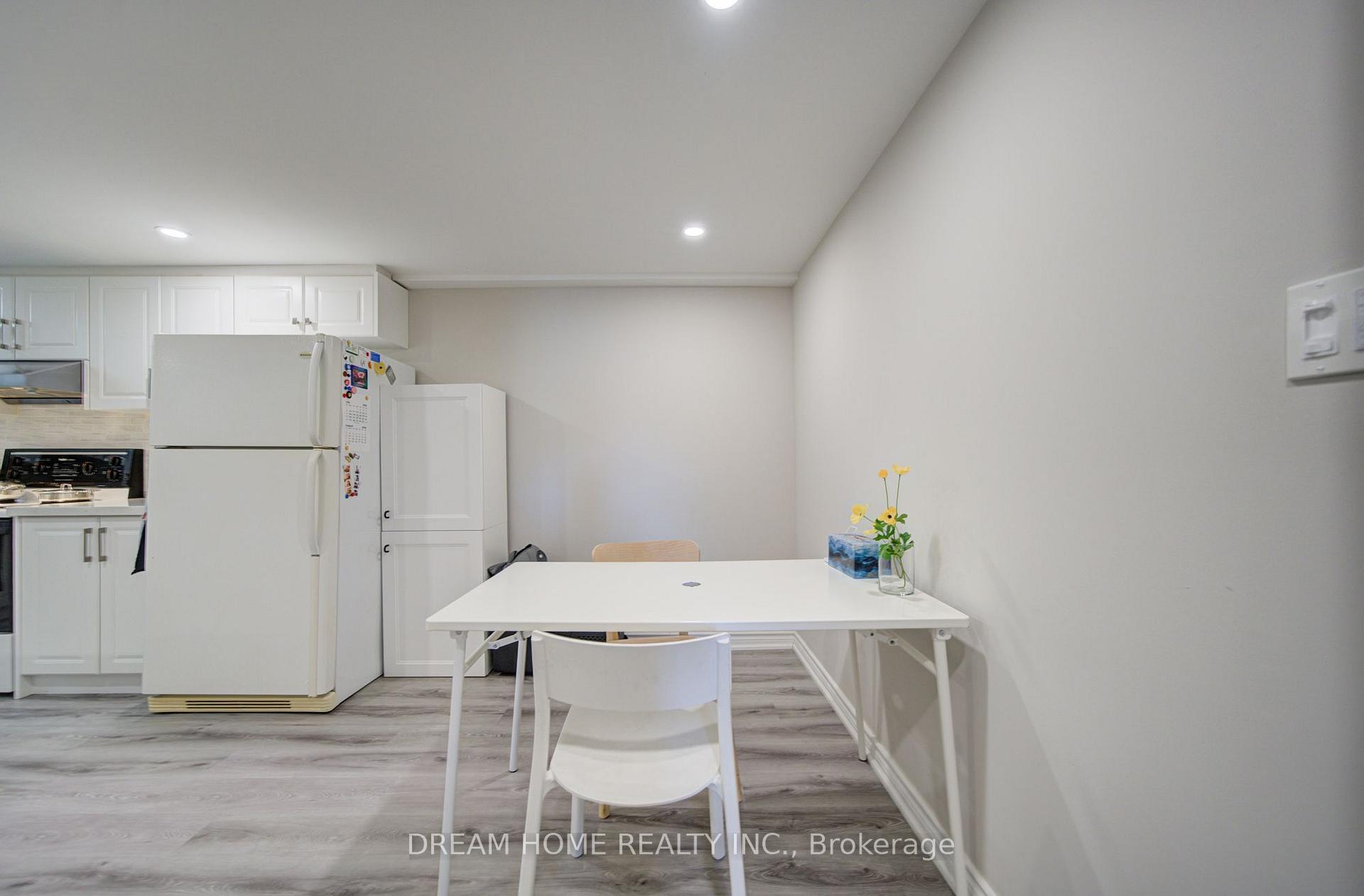 Photo 22 of 1323 Shamir Crescent, Mississauga, Erindale — HOMEH