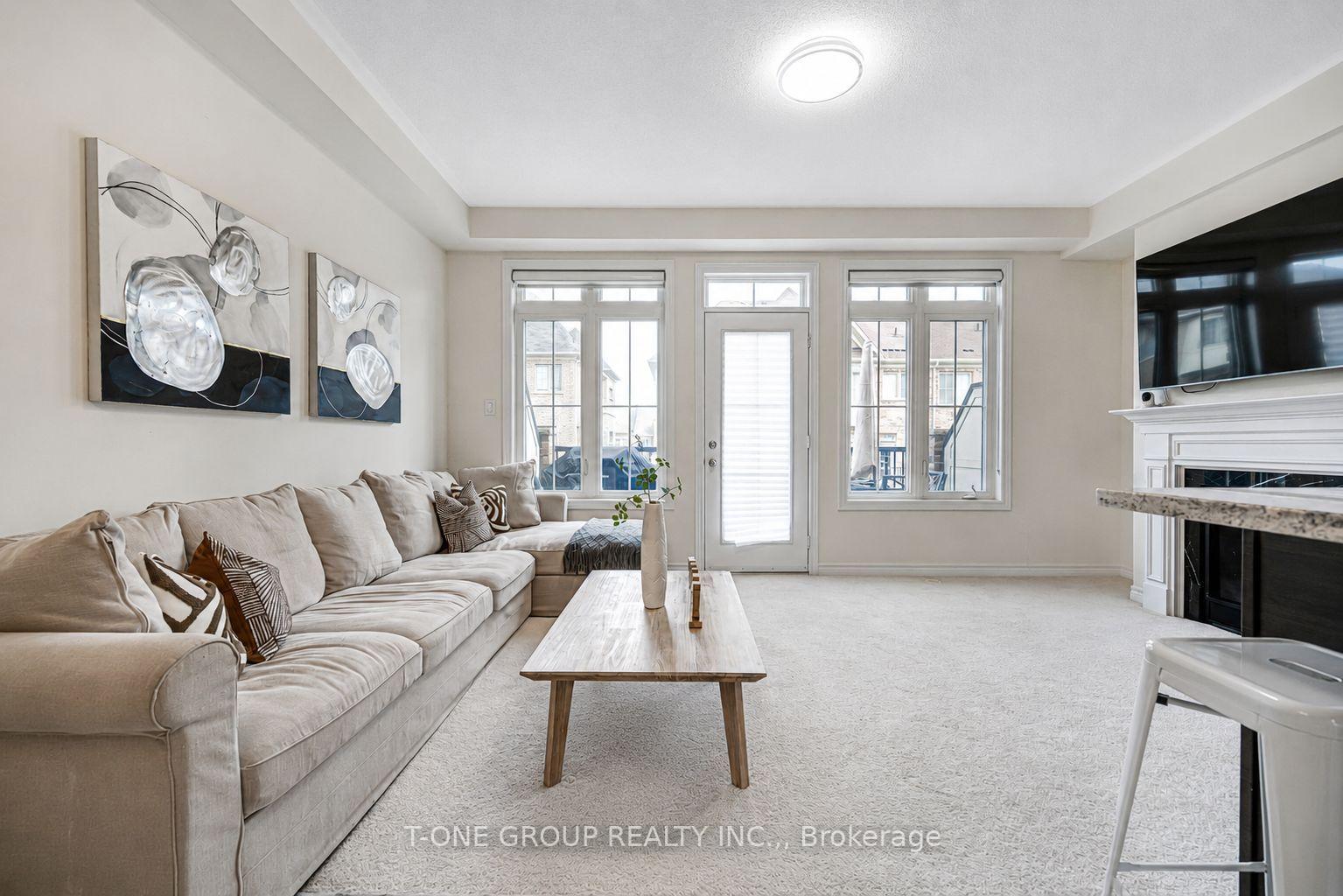 Photo 12 of 27 Sharbot Lane, Markham, Greensborough — HOMEH