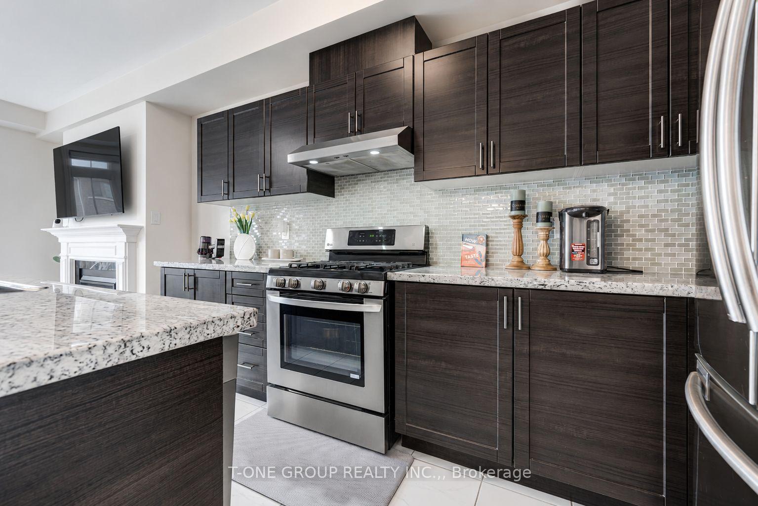 Photo 15 of 27 Sharbot Lane, Markham, Greensborough — HOMEH