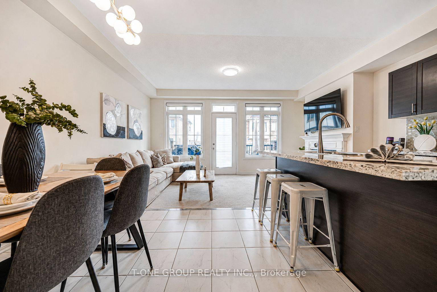 Photo 18 of 27 Sharbot Lane, Markham, Greensborough — HOMEH