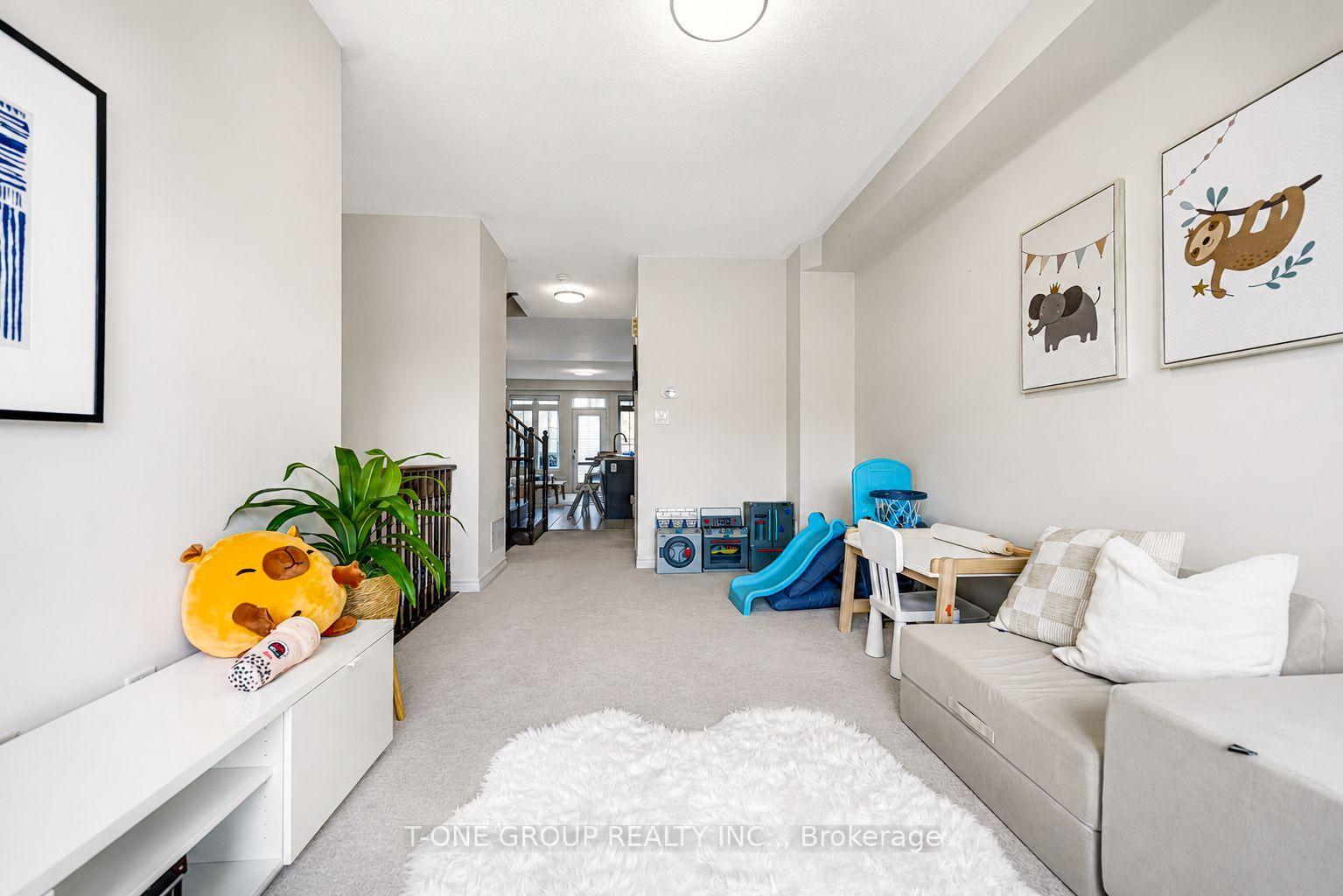 Photo 23 of 27 Sharbot Lane, Markham, Greensborough — HOMEH