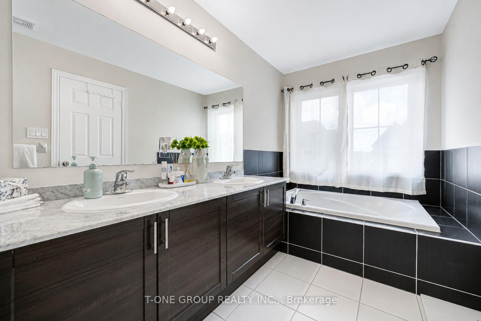Photo 29 of 27 Sharbot Lane, Markham, Greensborough — HOMEH