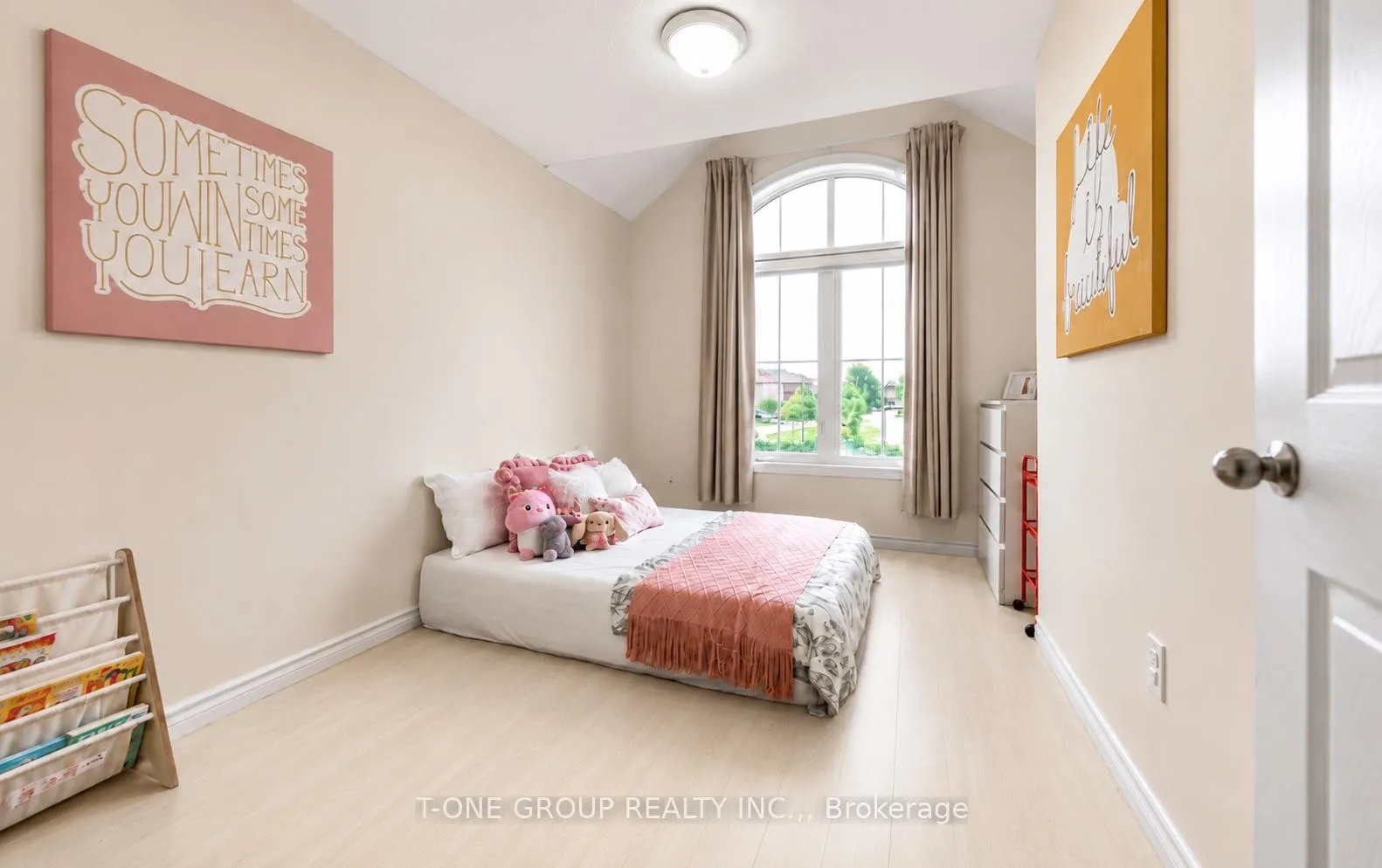 Photo 5 of 27 Sharbot Lane, Markham, Greensborough — HOMEH