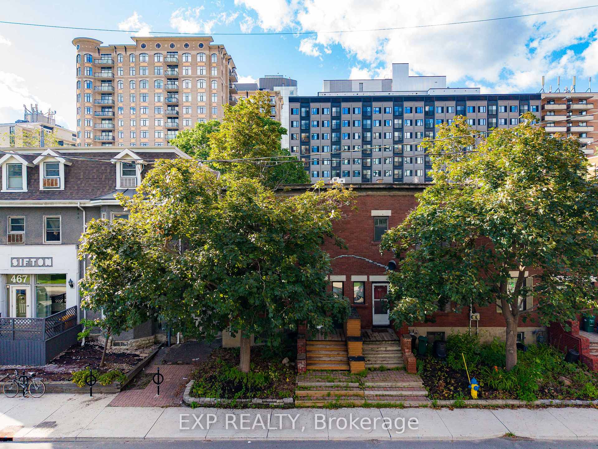 Front of 463 Slater Street