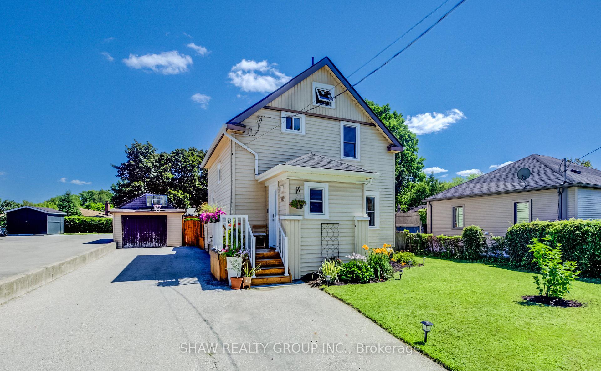 Photo 2 of 209 Belleview Avenue, Kitchener, Heritage Park - Kitchener — HOMEH