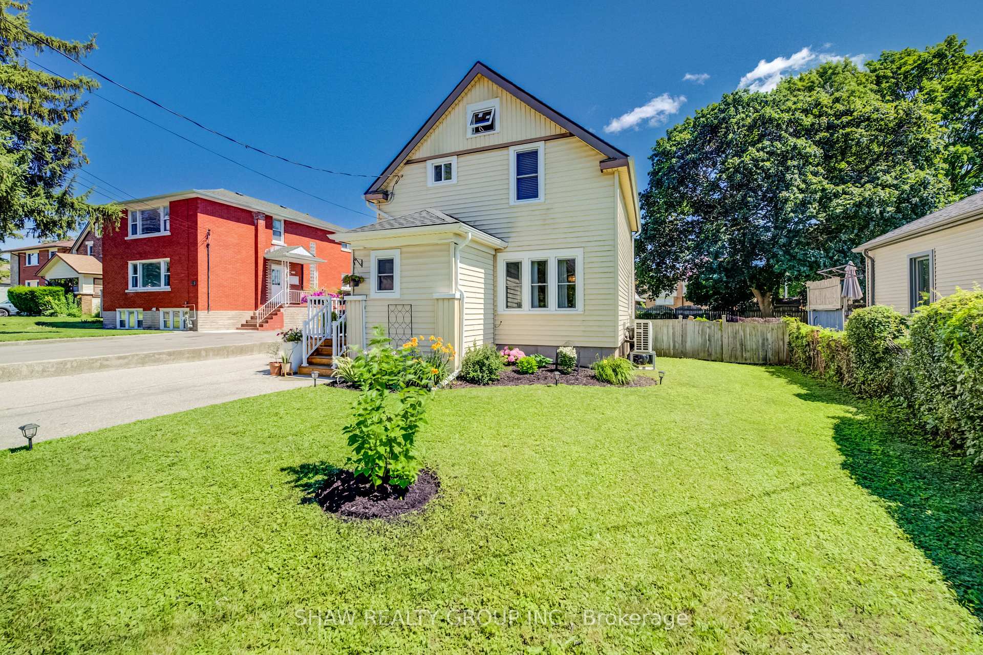Photo 3 of 209 Belleview Avenue, Kitchener, Heritage Park - Kitchener — HOMEH