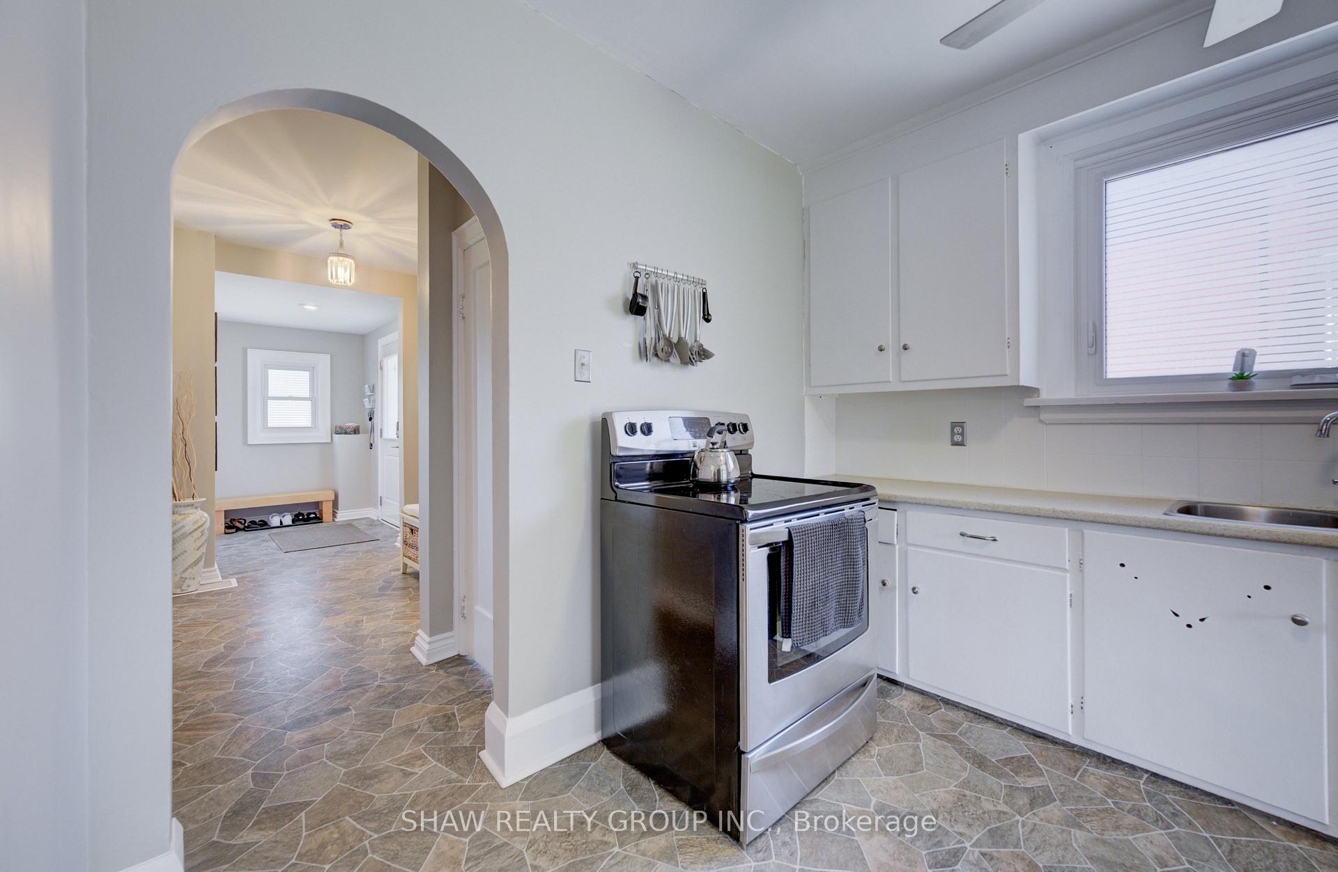 Photo 11 of 209 Belleview Avenue, Kitchener, Heritage Park - Kitchener — HOMEH