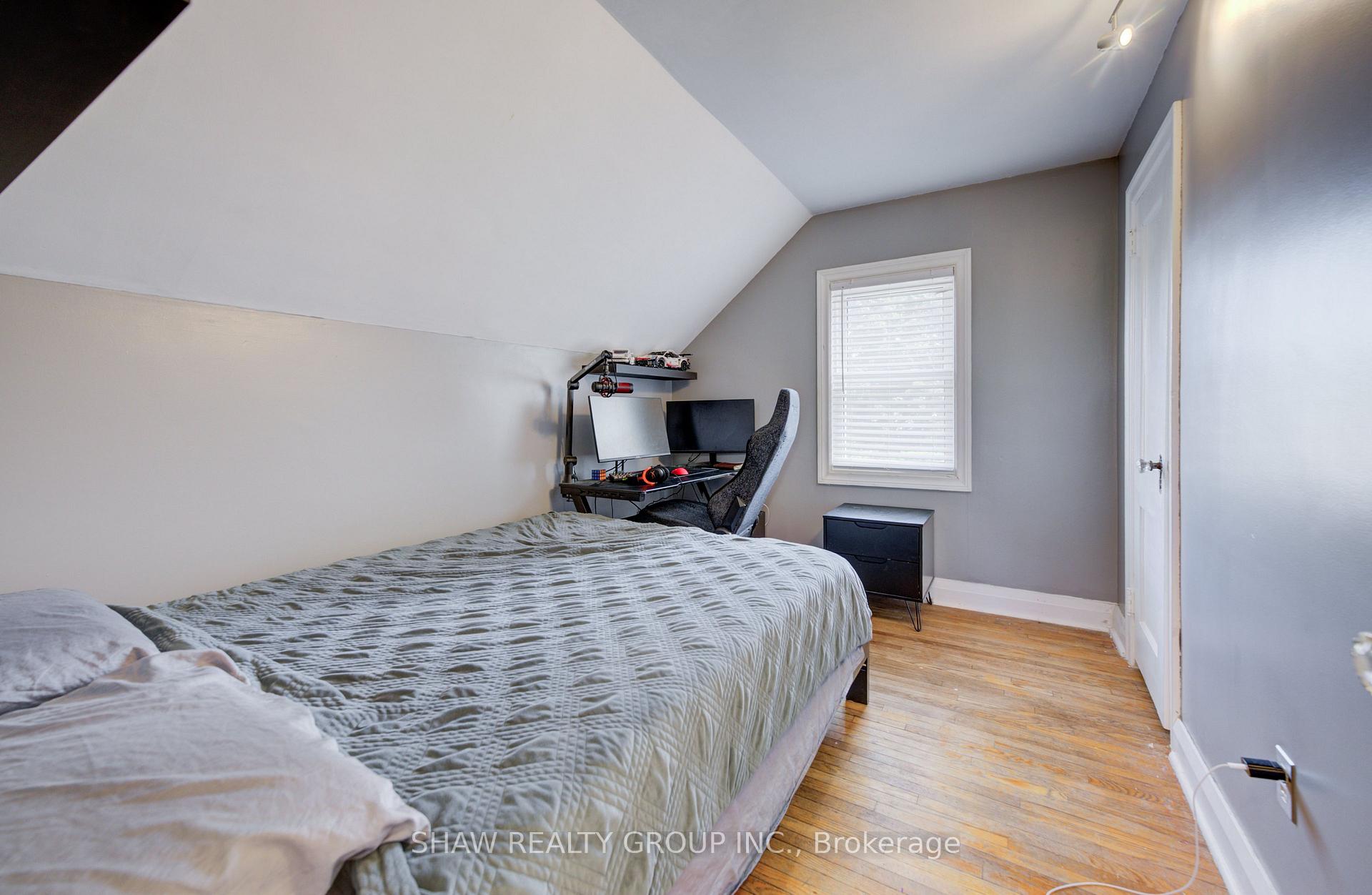 Photo 17 of 209 Belleview Avenue, Kitchener, Heritage Park - Kitchener — HOMEH