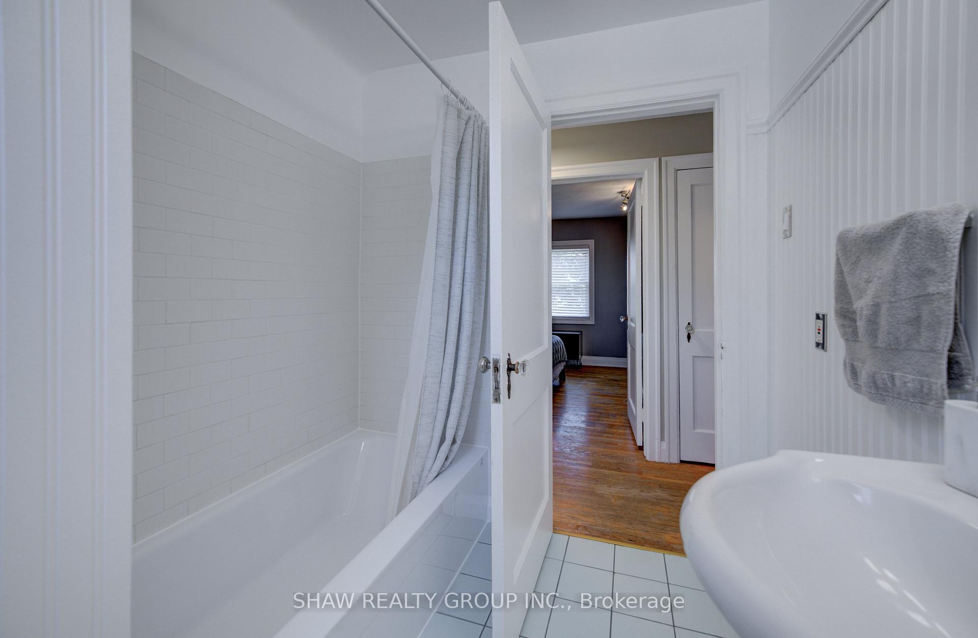 Photo 21 of 209 Belleview Avenue, Kitchener, Heritage Park - Kitchener — HOMEH