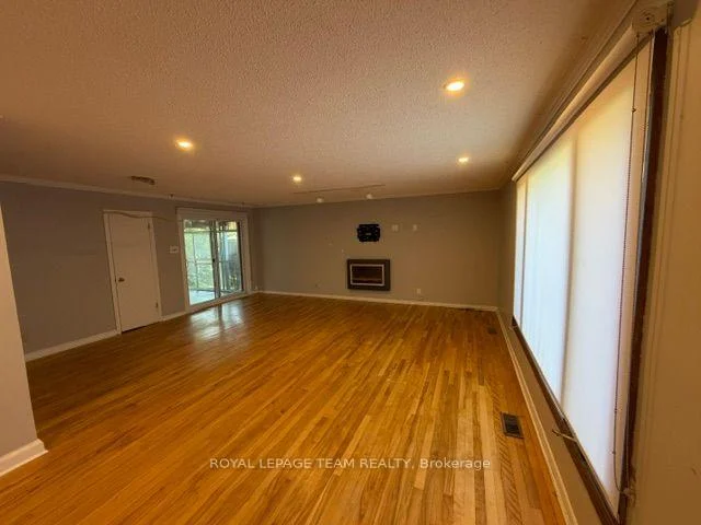 Photo 4 of 84 Starwood Road, Ottawa, Meadowlands/St. Claire Gardens — HOMEH