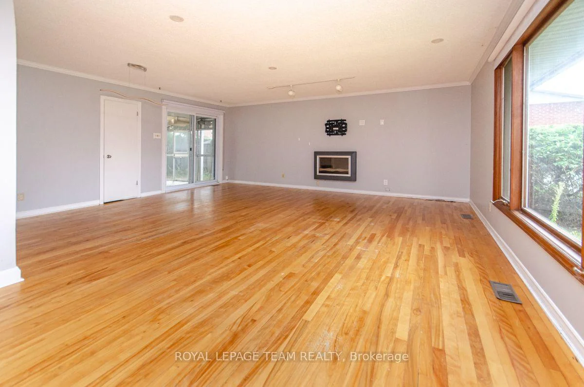 Photo 7 of 84 Starwood Road, Ottawa, Meadowlands/St. Claire Gardens — HOMEH