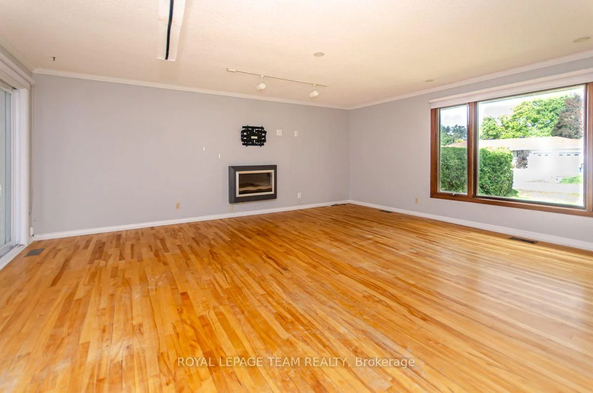 Photo 13 of 84 Starwood Road, Ottawa, Meadowlands/St. Claire Gardens — HOMEH