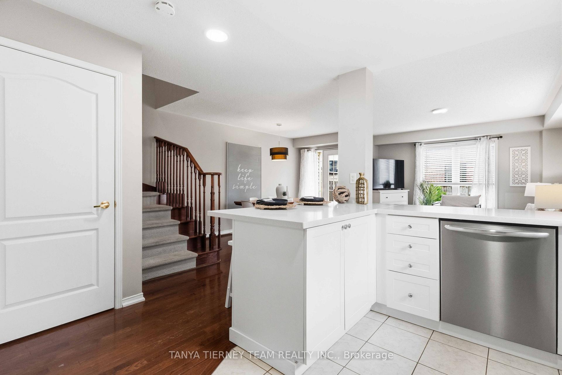 Photo 15 of 70 Tempo Way, Whitby, Brooklin — HOMEH