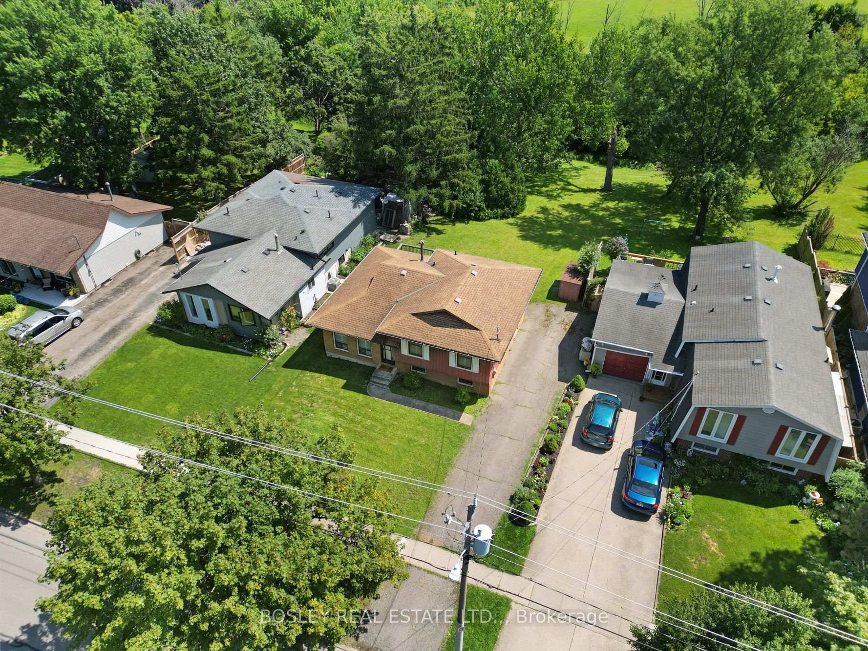 Photo 2 of 29 Carriage Road, St. Catharines, Secord Woods — HOMEH