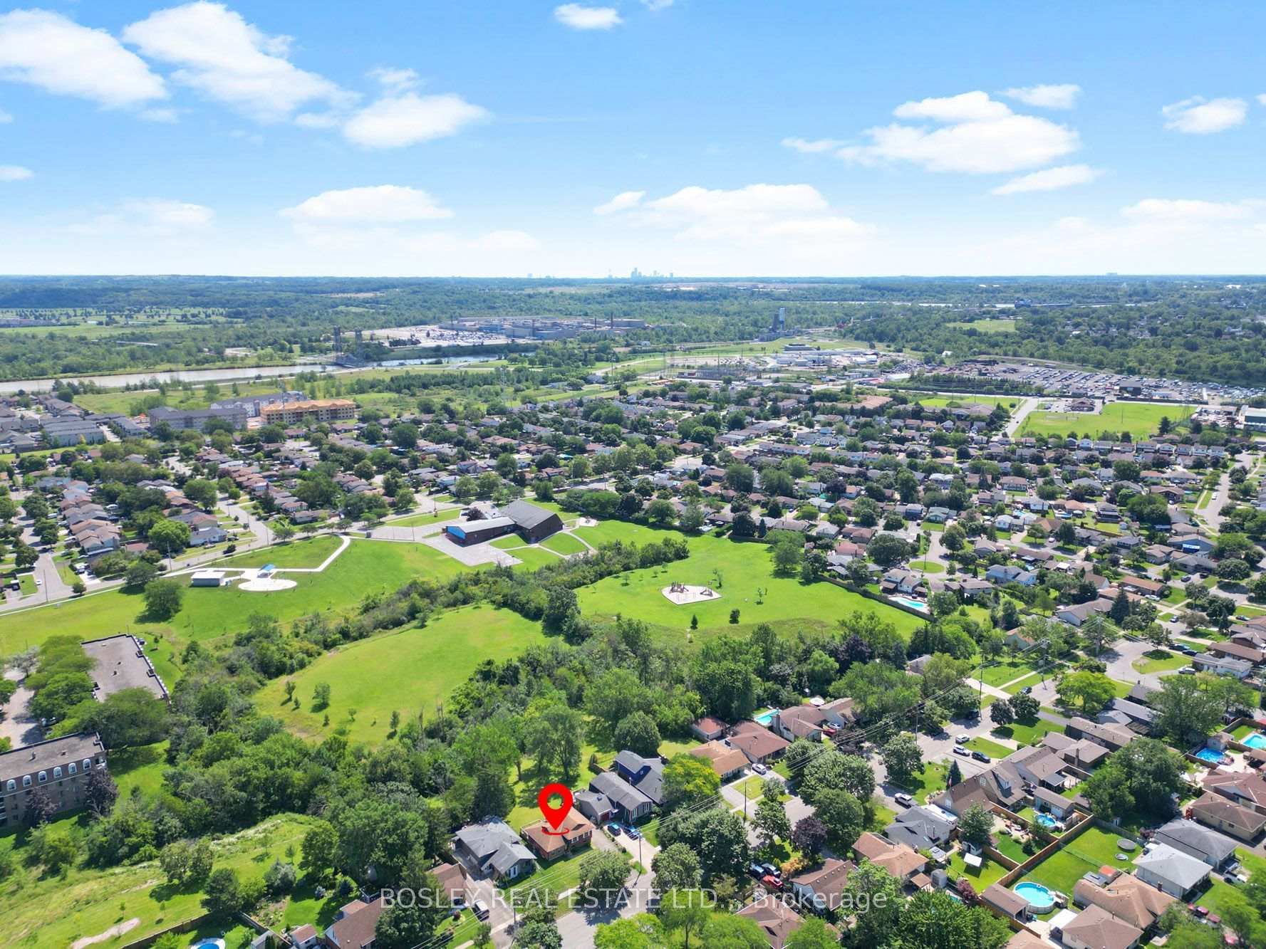 Photo 3 of 29 Carriage Road, St. Catharines, Secord Woods — HOMEH