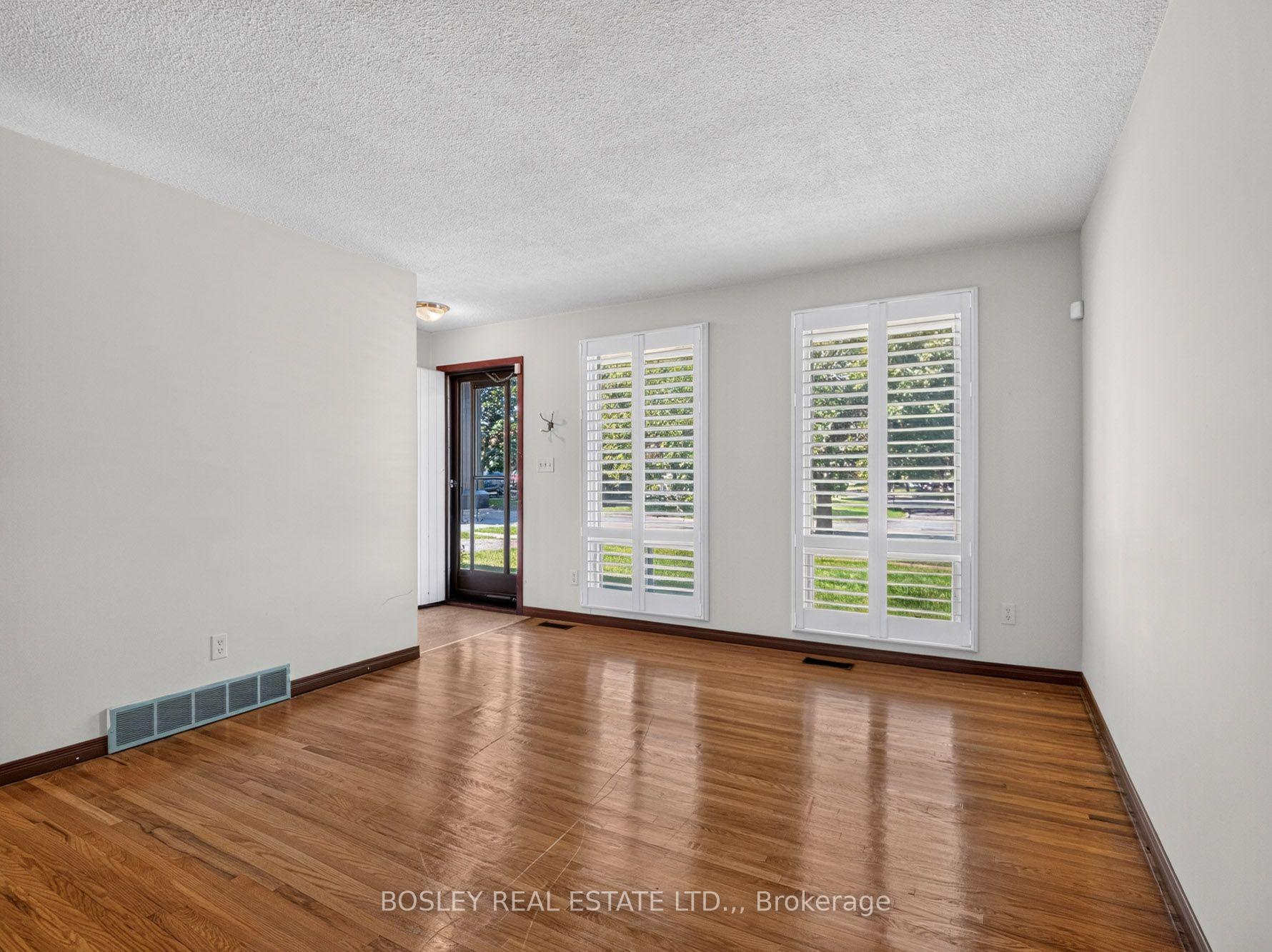 Photo 4 of 29 Carriage Road, St. Catharines, Secord Woods — HOMEH