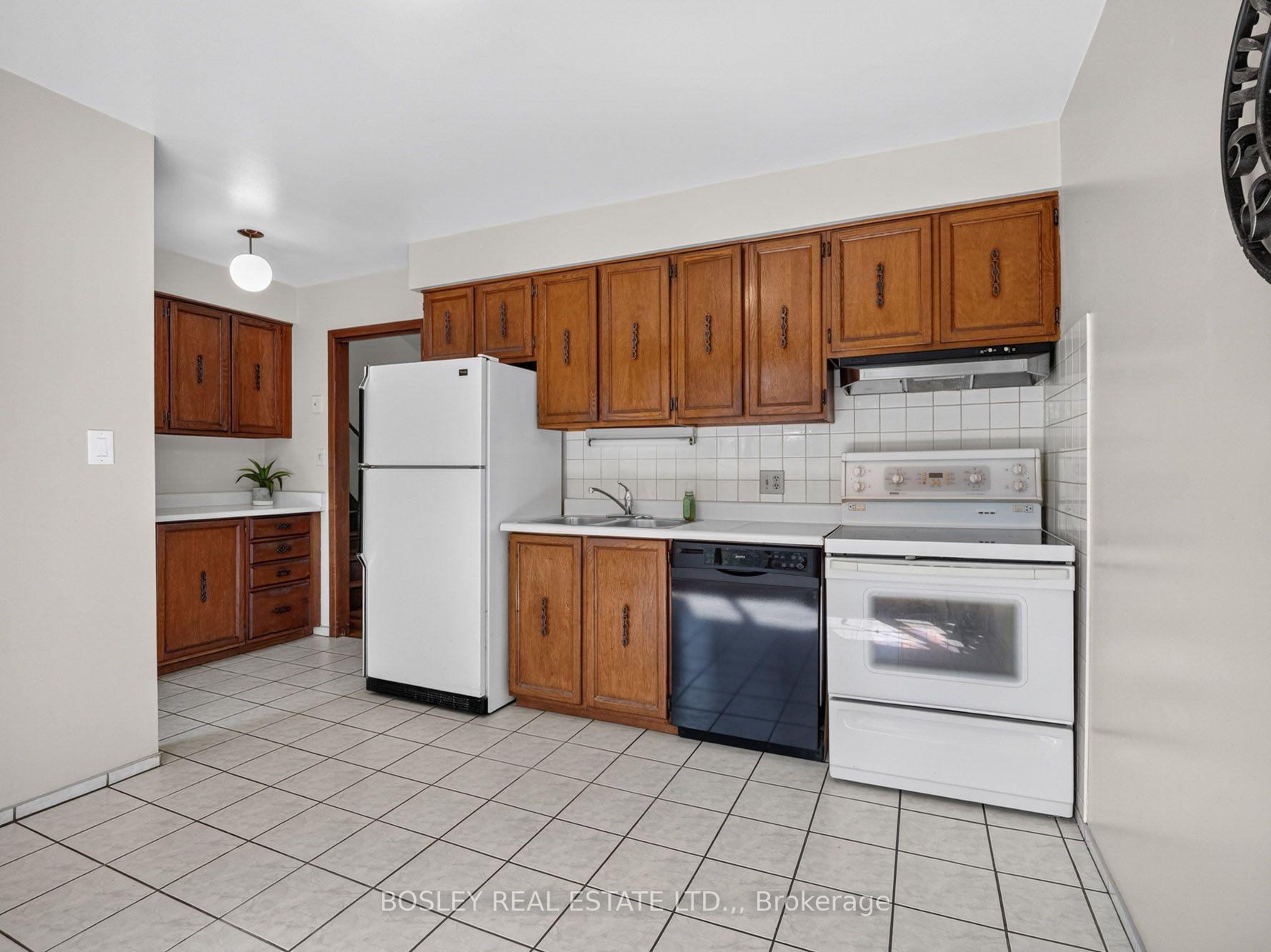 Photo 9 of 29 Carriage Road, St. Catharines, Secord Woods — HOMEH