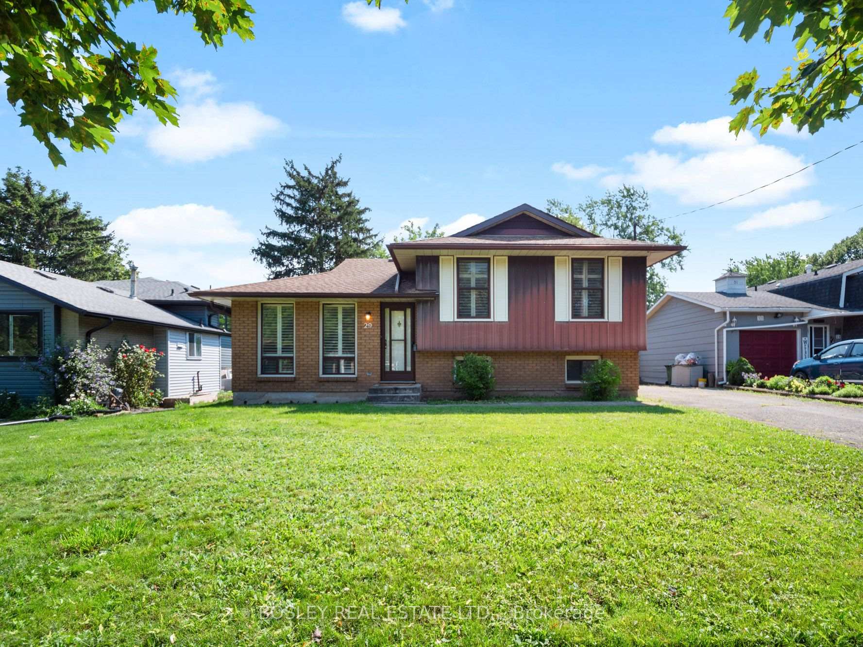 Photo 25 of 29 Carriage Road, St. Catharines, Secord Woods — HOMEH
