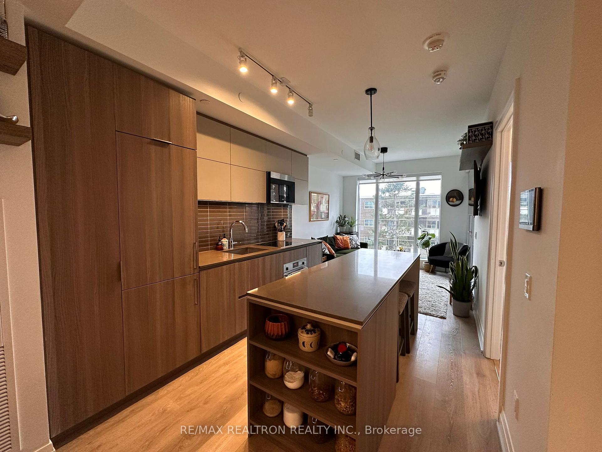 Photo 6 of Unit 612, 21 Park Street E, Mississauga, Port Credit — HOMEH