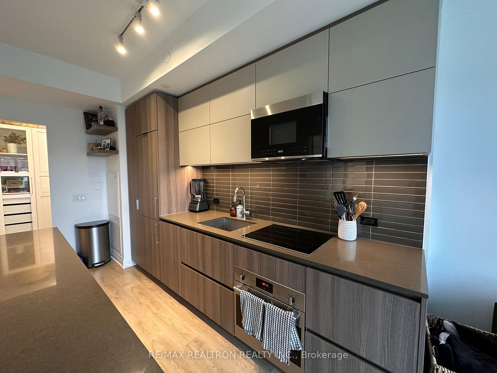 Photo 7 of Unit 612, 21 Park Street E, Mississauga, Port Credit — HOMEH