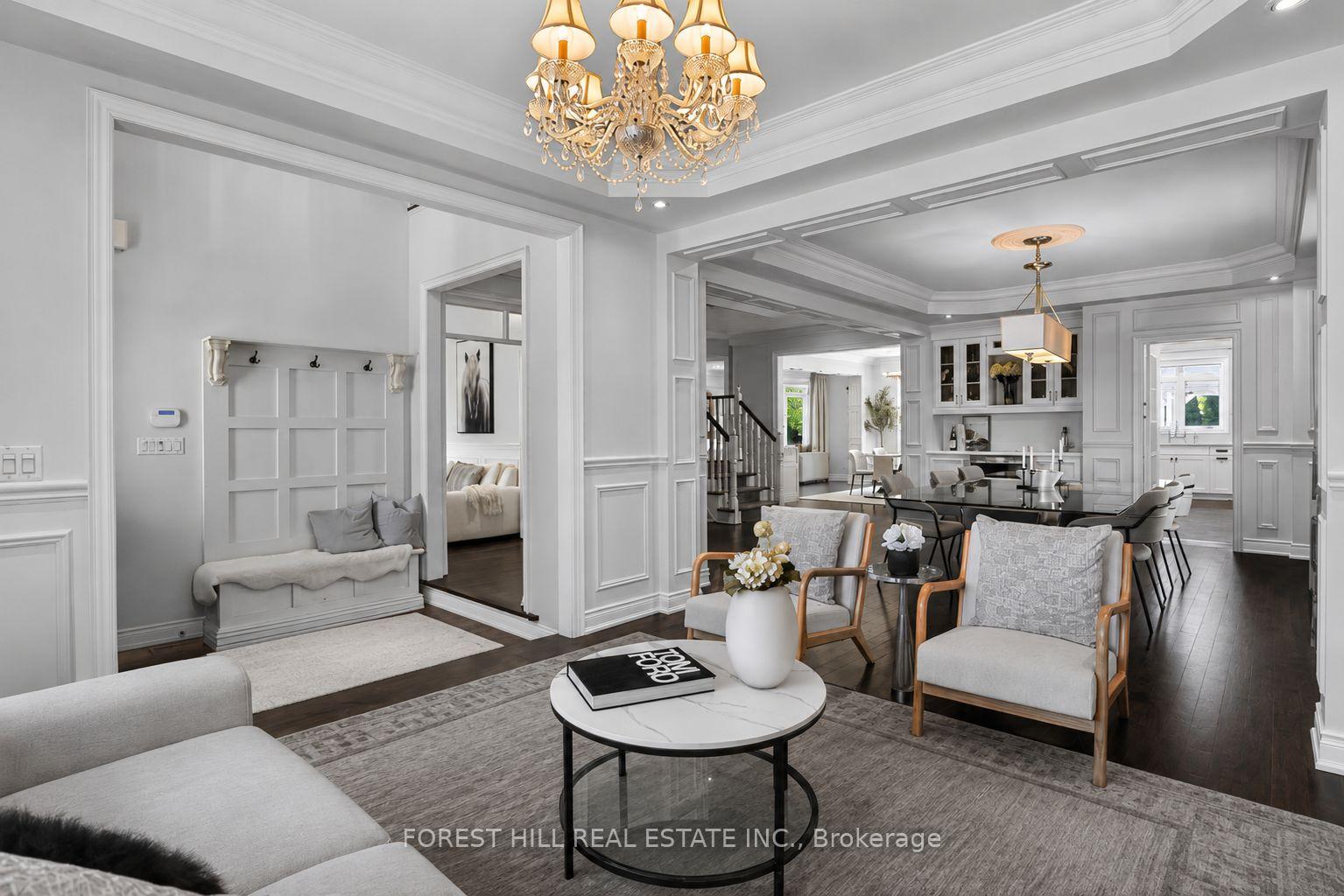 Photo 4 of 110 Cook's Mill Crescent, Vaughan, Patterson — HOMEH