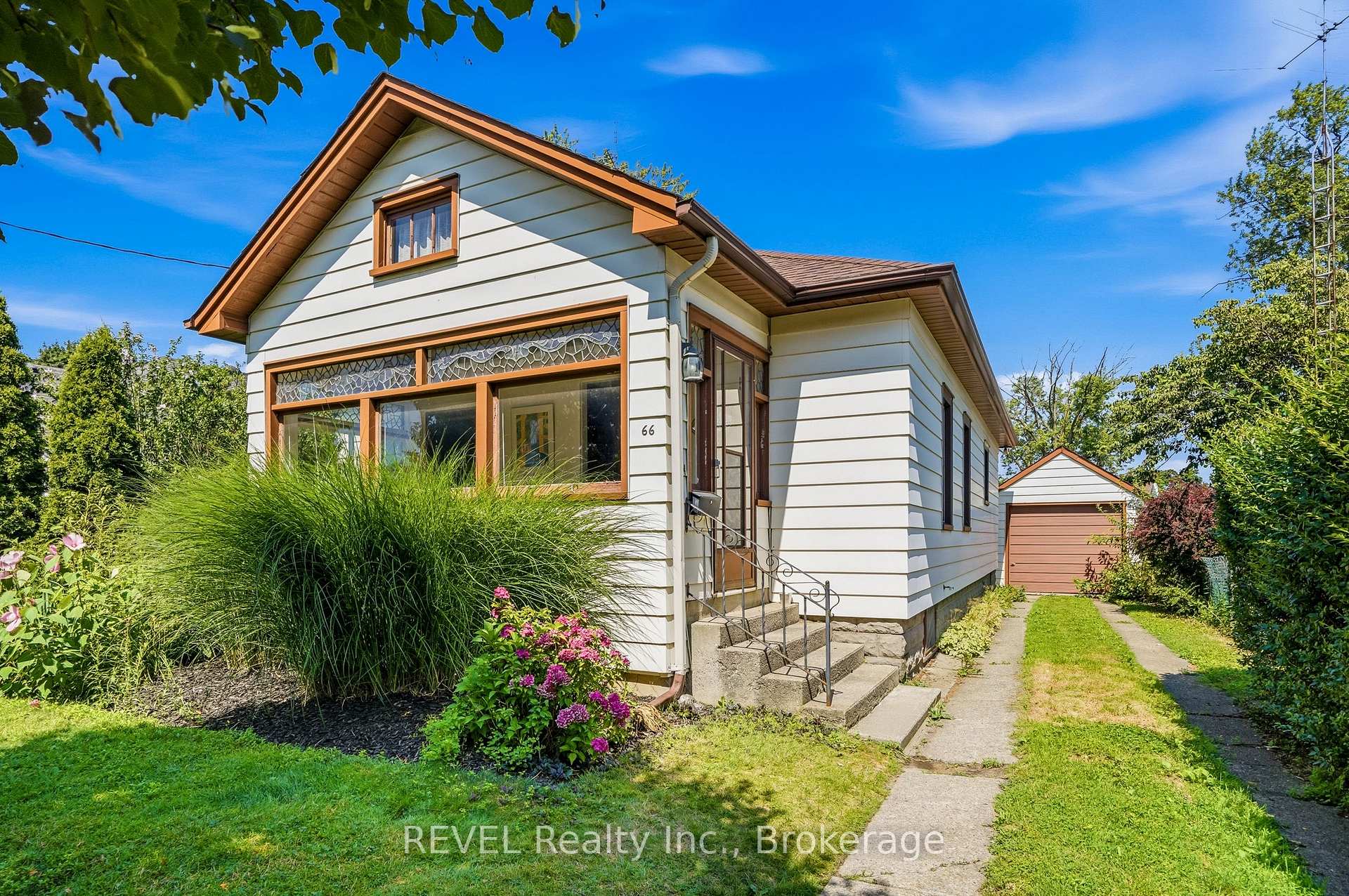 Photo 4 of 66 Permilla Street, St. Catharines, Ridley — HOMEH