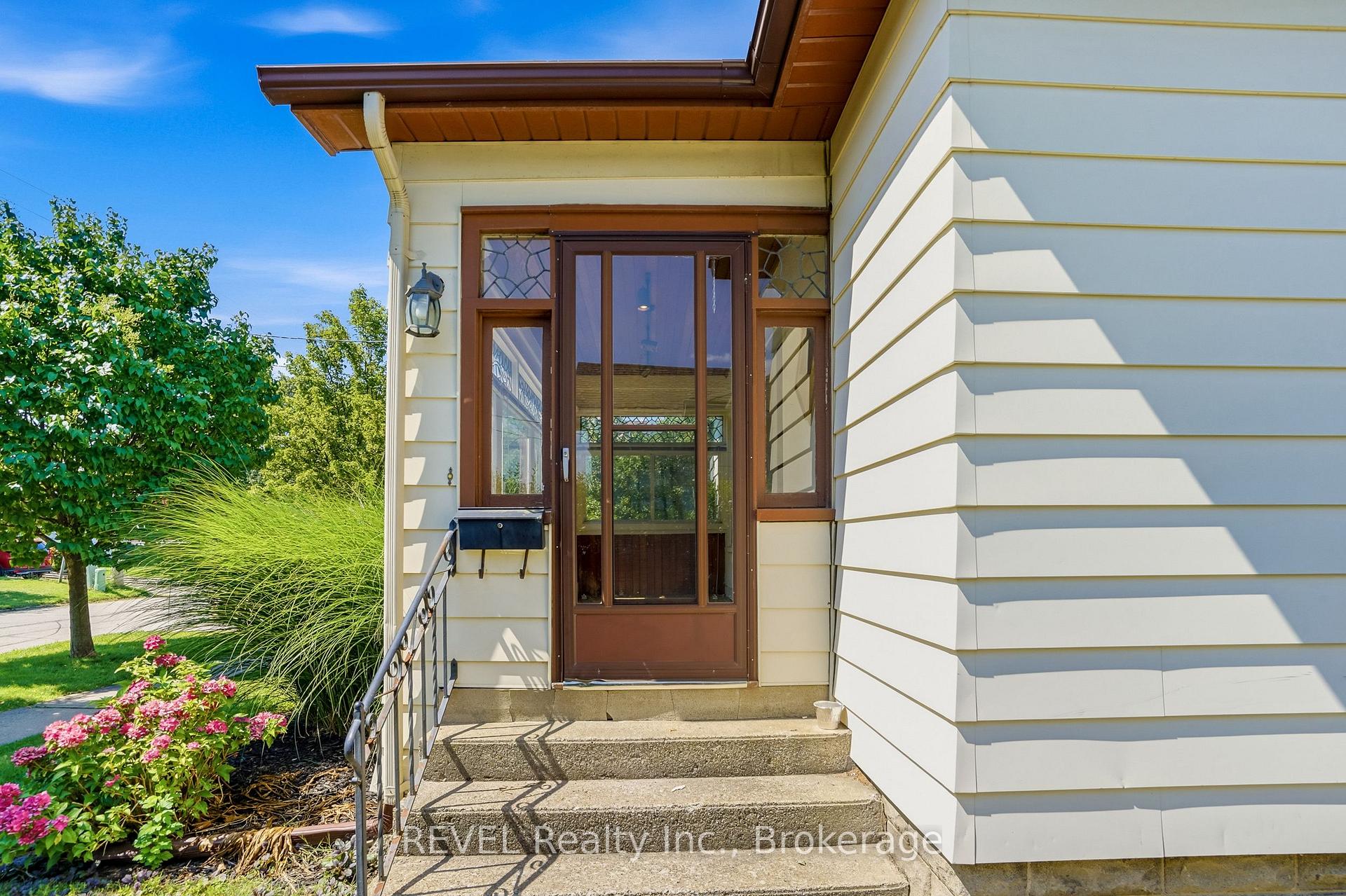 Photo 5 of 66 Permilla Street, St. Catharines, Ridley — HOMEH