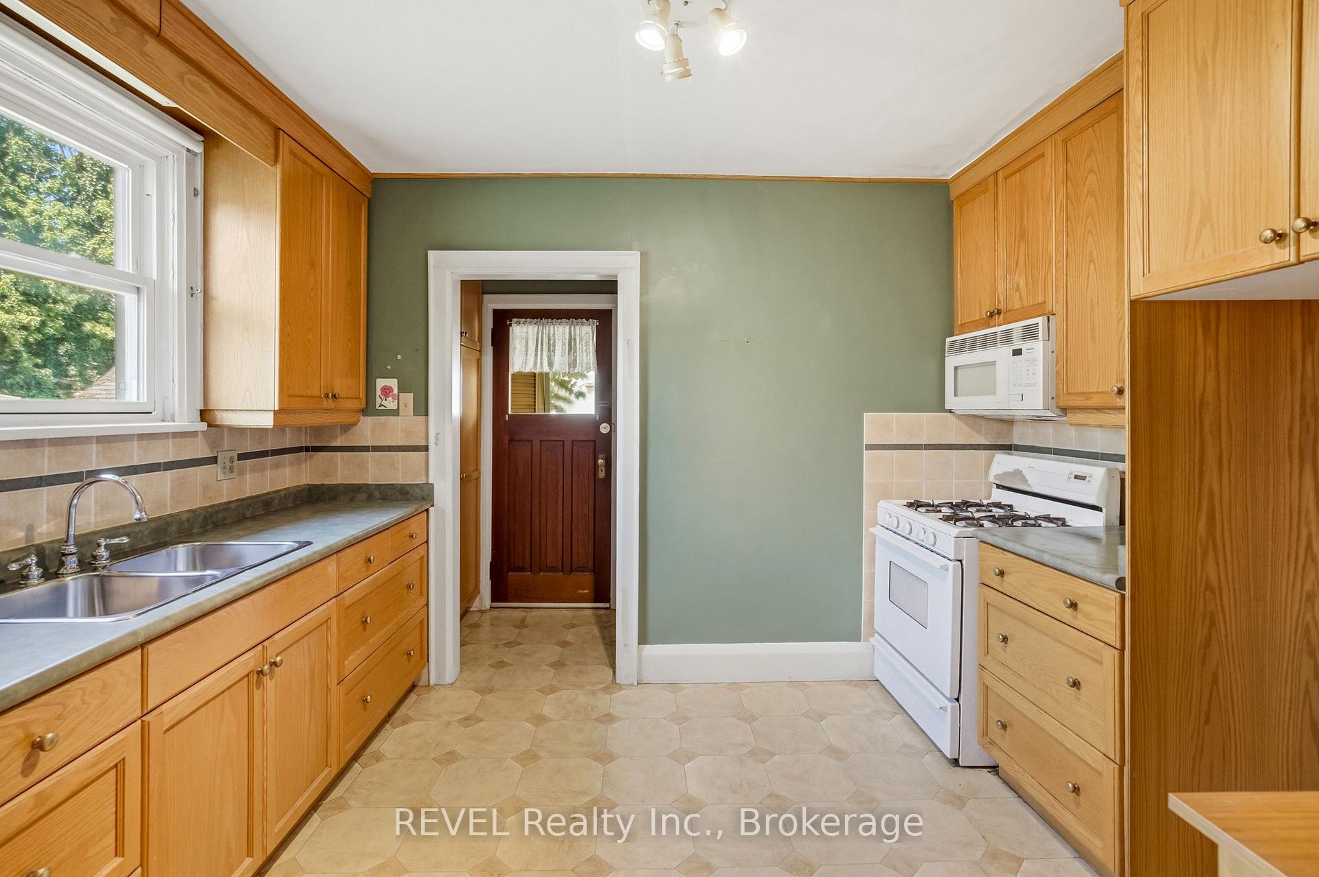 Photo 15 of 66 Permilla Street, St. Catharines, Ridley — HOMEH