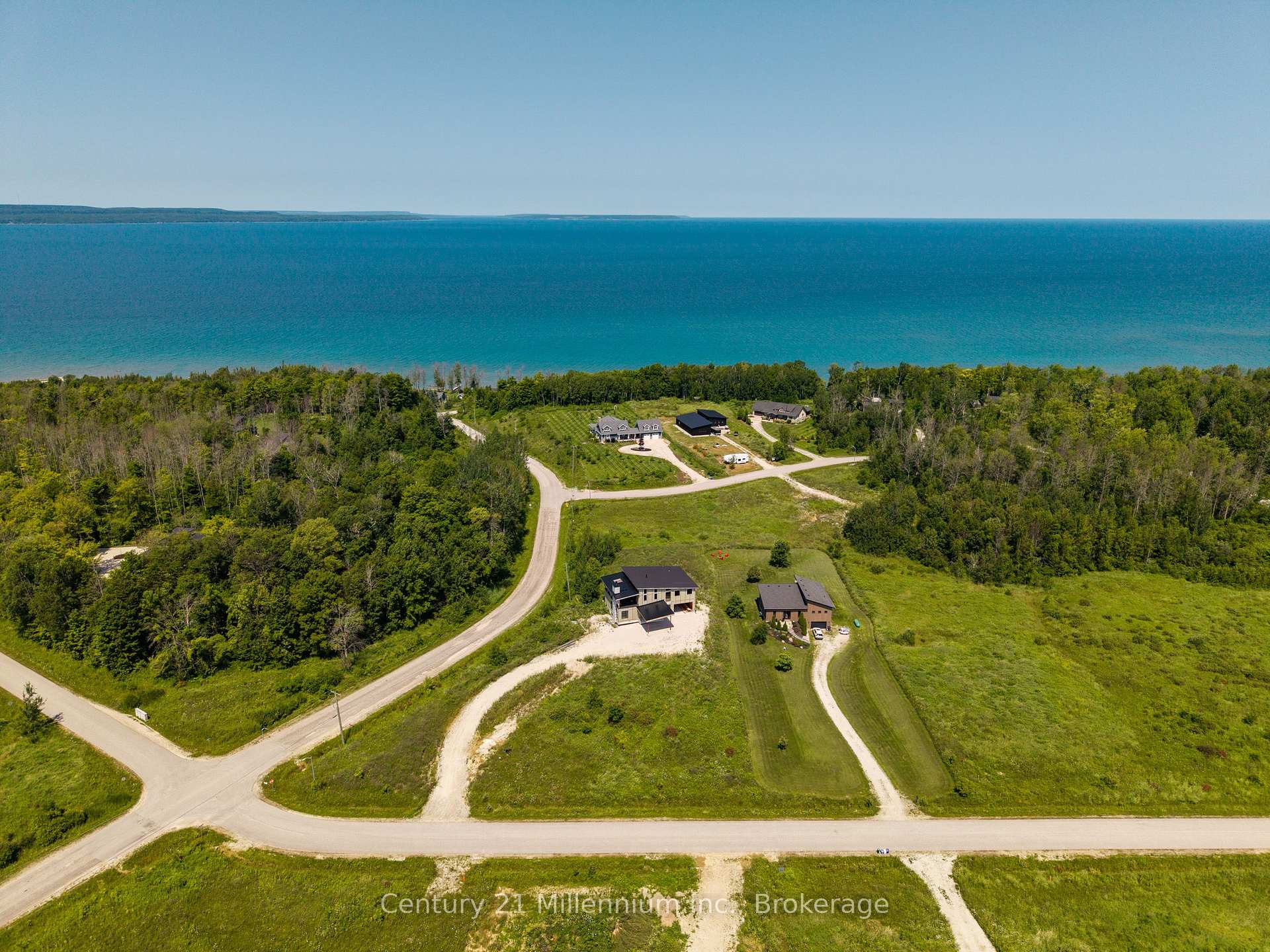 Photo 5 of 101 Ugovsek Crescent, Meaford — HOMEH