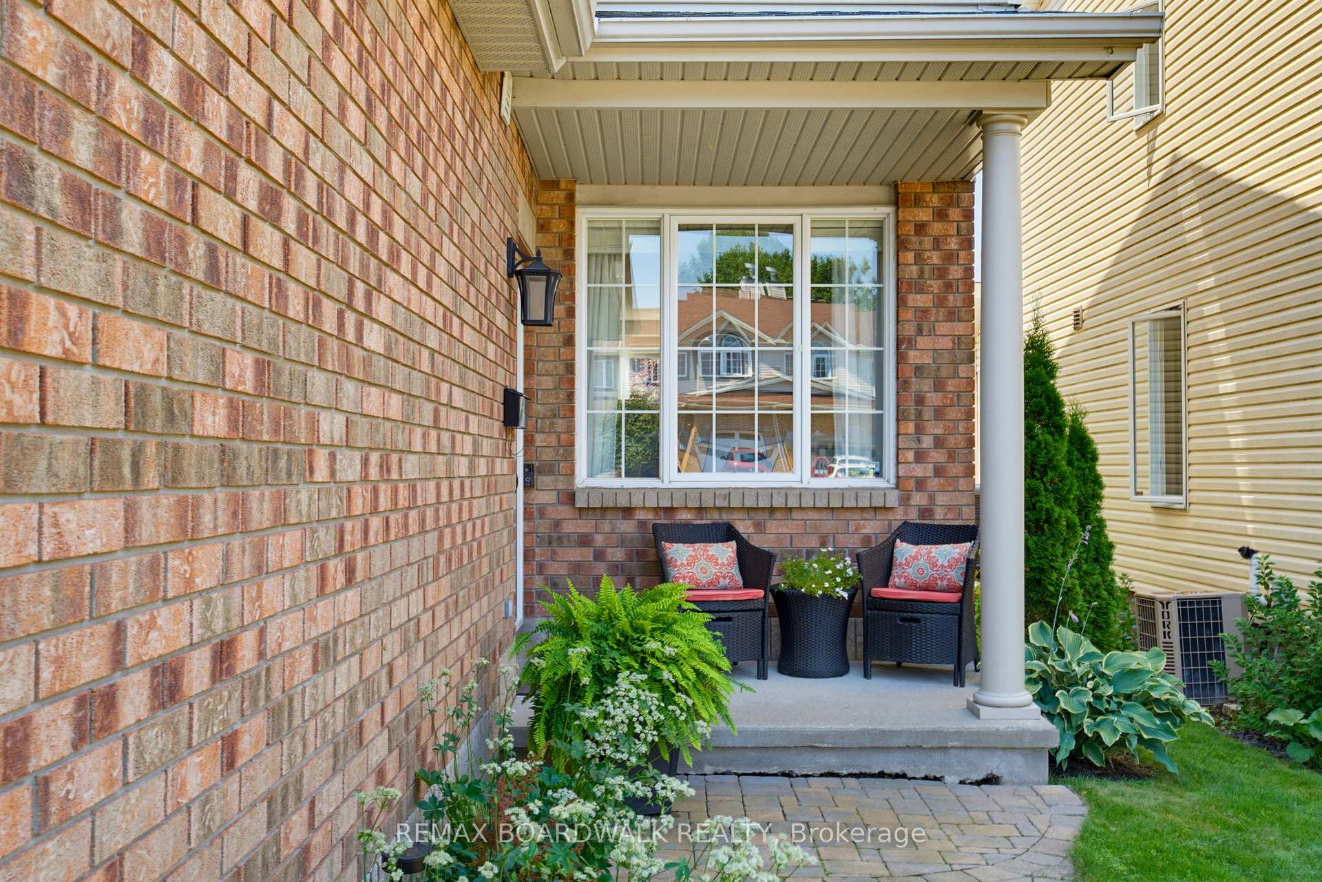 Photo 4 of 1474 Bonneville Crescent, Ottawa, Orleans/Sunridge — HOMEH