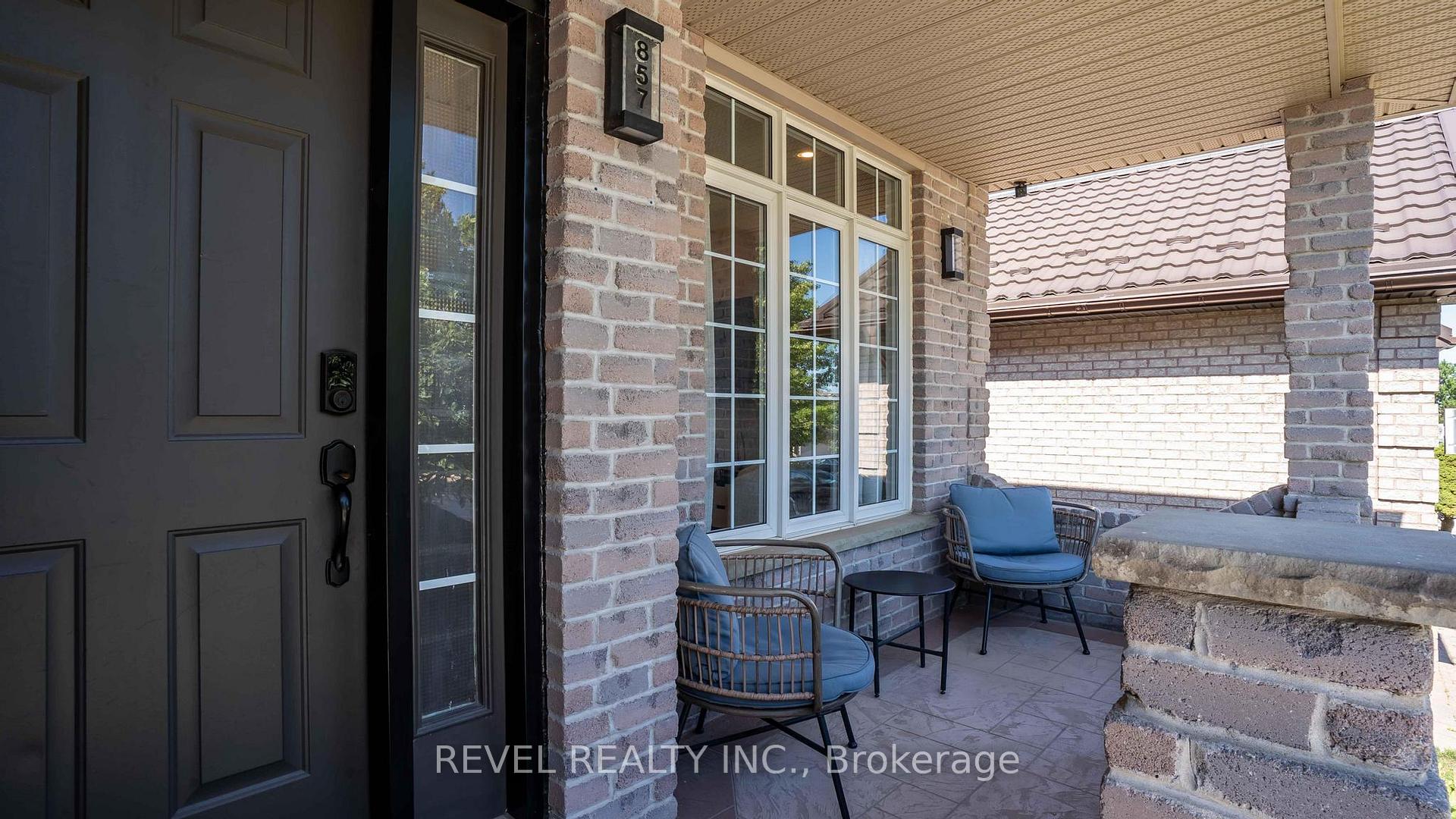 Photo 4 of 857 Cresthaven Crescent, London, South L — HOMEH
