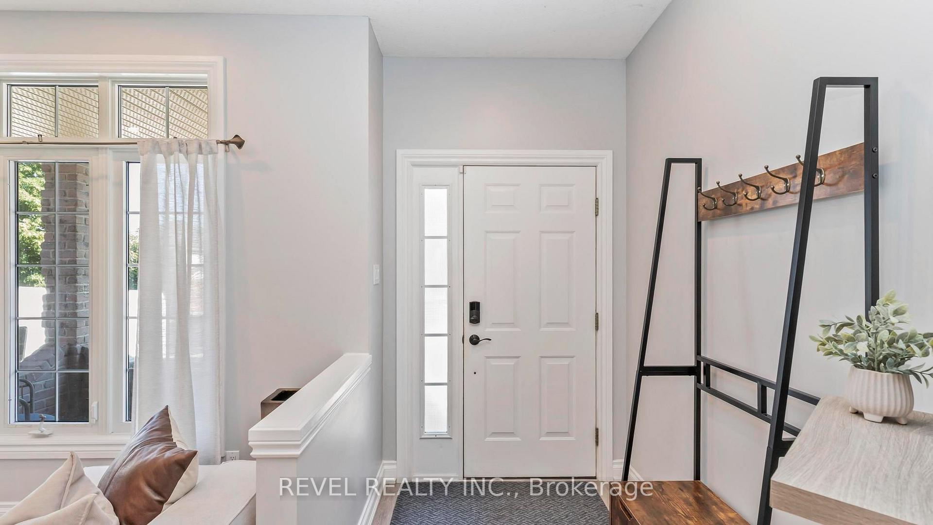 Photo 5 of 857 Cresthaven Crescent, London, South L — HOMEH