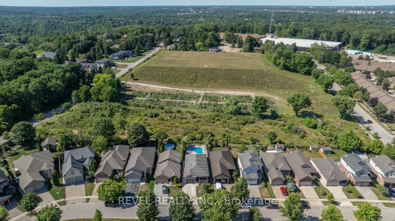 Photo 48 of 857 Cresthaven Crescent, London, South L — HOMEH
