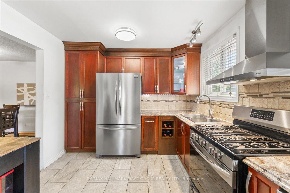 Photo 10 of 1387 Tatra Drive, Pickering, Bay Ridges — HOMEH