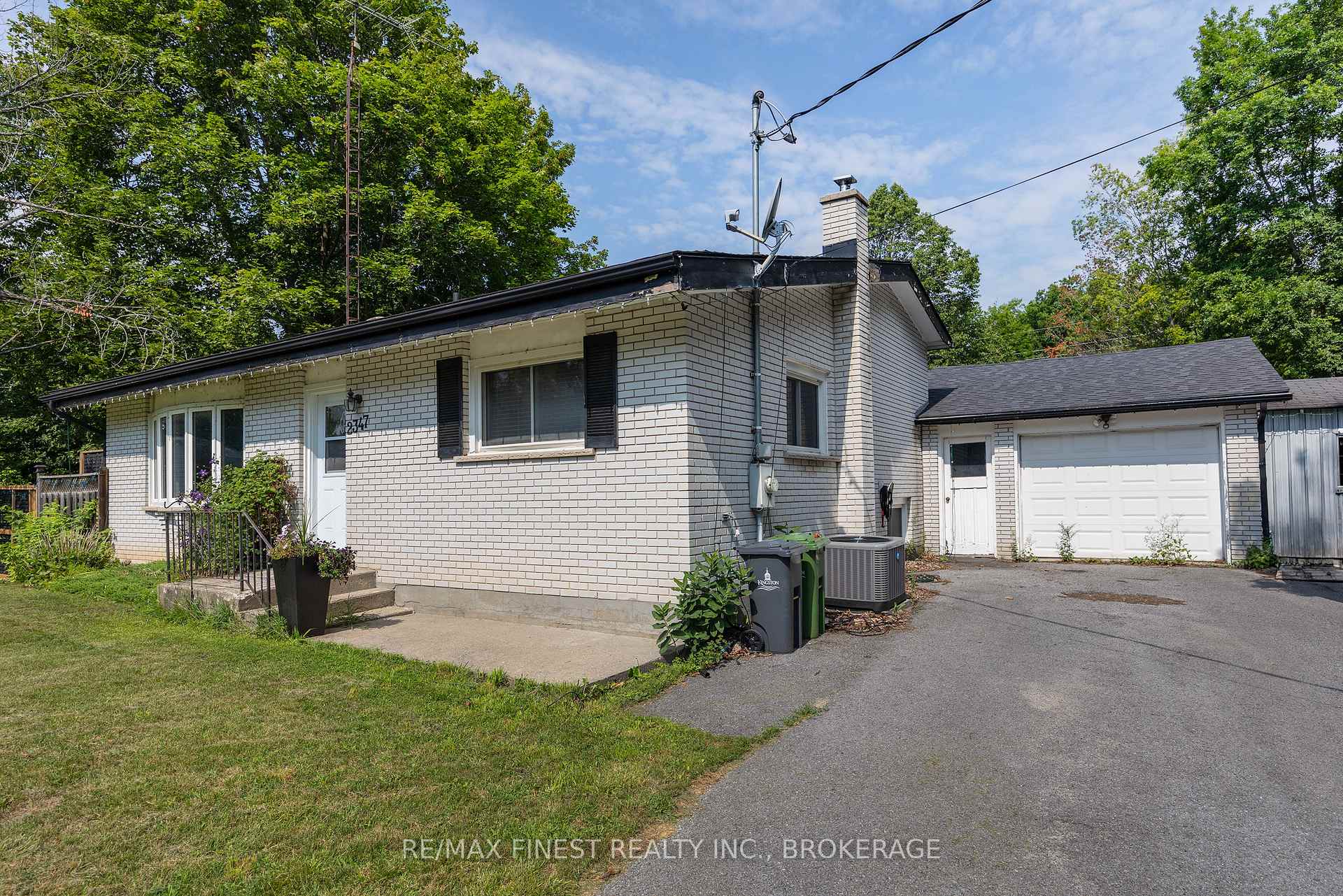 Photo 3 of 2347 Battersea Road, Kingston, City North of 401 — HOMEH