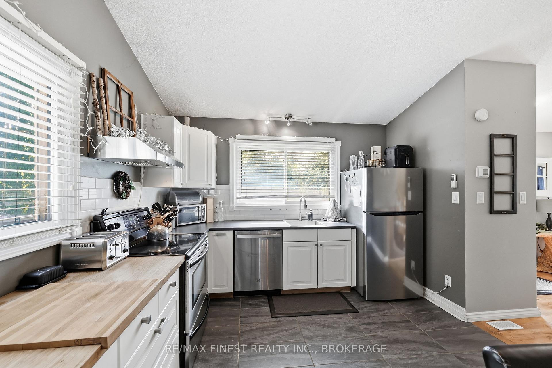 Photo 13 of 2347 Battersea Road, Kingston, City North of 401 — HOMEH